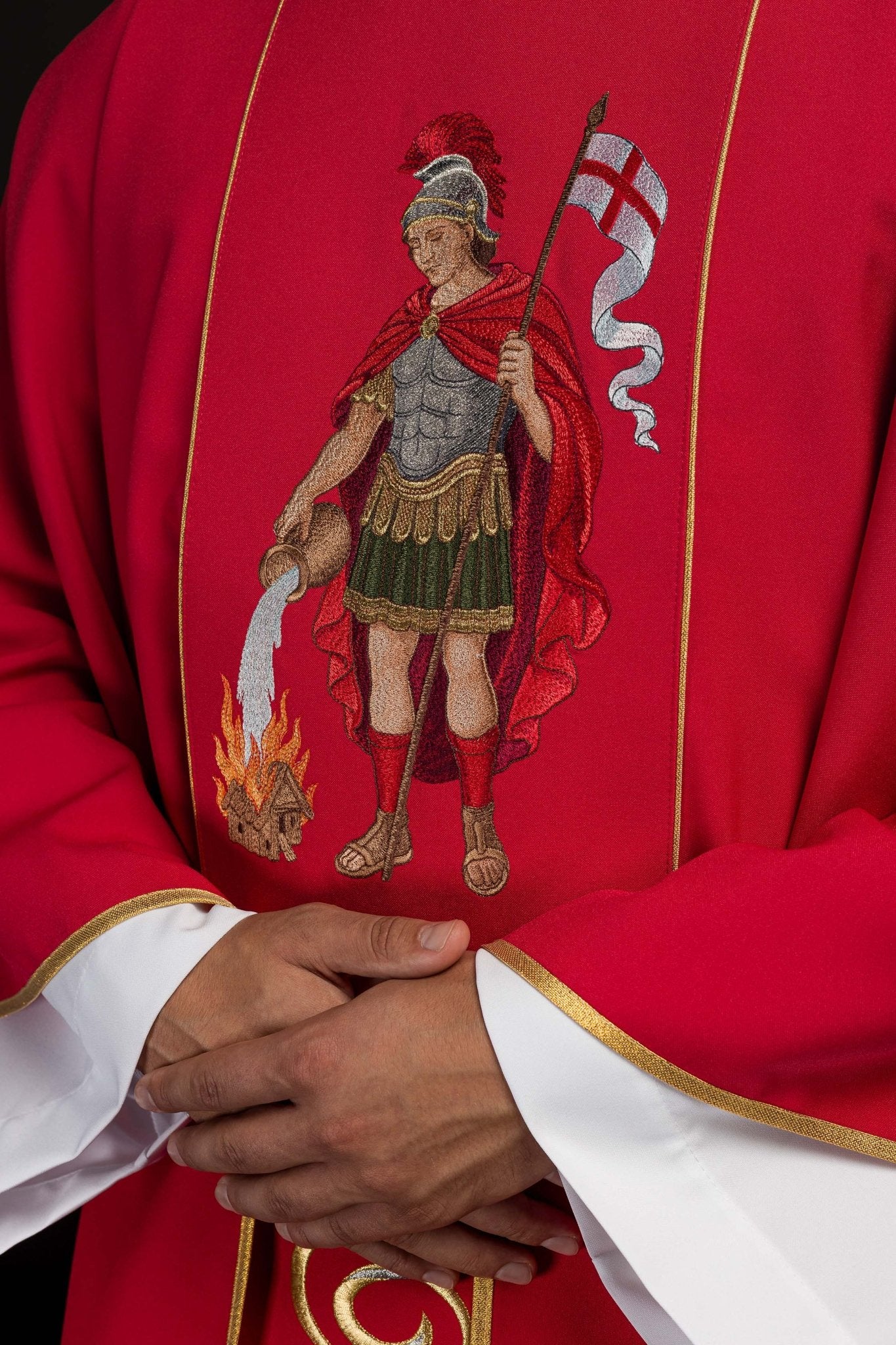 Ornat Liturgiczny Złoty ze Świętym Florianem - Polski Haft - SZATYLITURGICZNE.PL