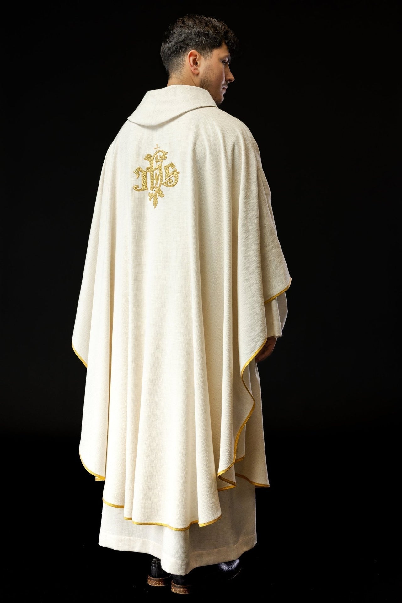 Ornat Liturgiczny Złoty ze Świętym Franciszkiem - Polski Haft - SZATYLITURGICZNE.PL