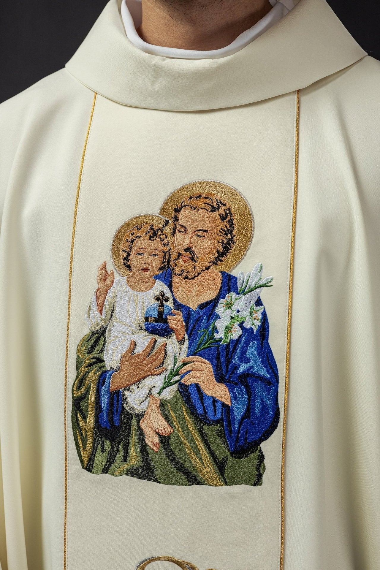 Ornat Liturgiczny Złoty ze Świętym Józefem - Polski Haft - SZATYLITURGICZNE.PL