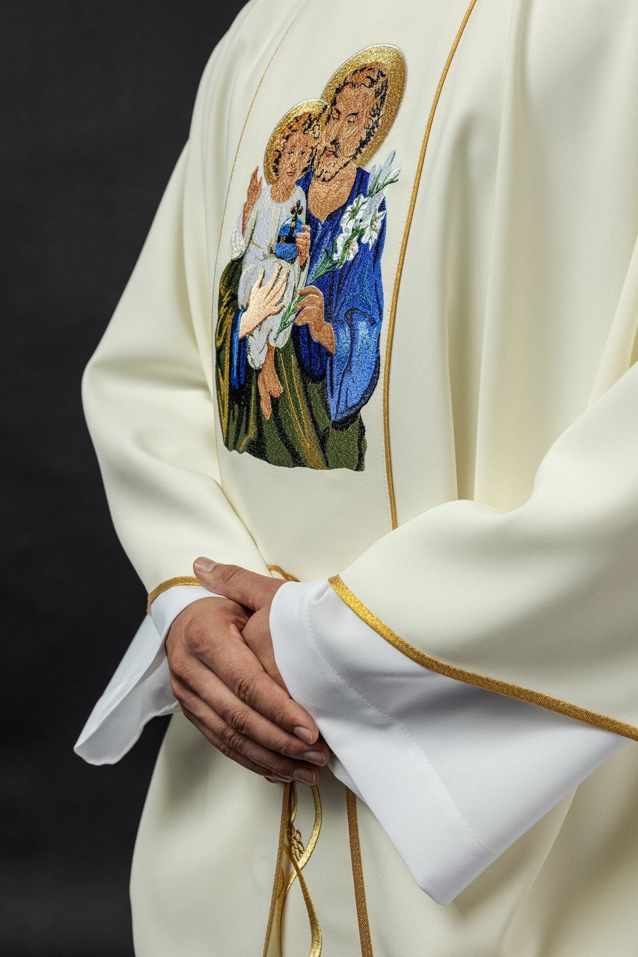 Ornat Liturgiczny Złoty ze Świętym Józefem - Polski Haft - SZATYLITURGICZNE.PL
