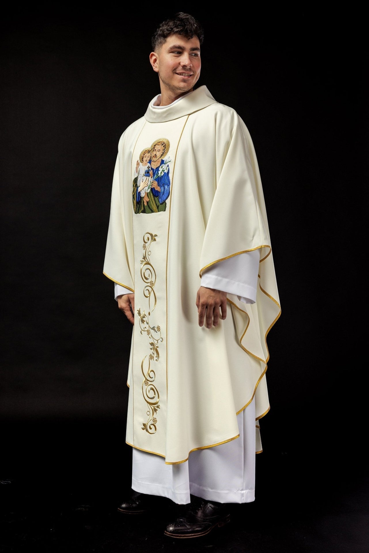 Ornat Liturgiczny Złoty ze Świętym Józefem - Polski Haft - SZATYLITURGICZNE.PL