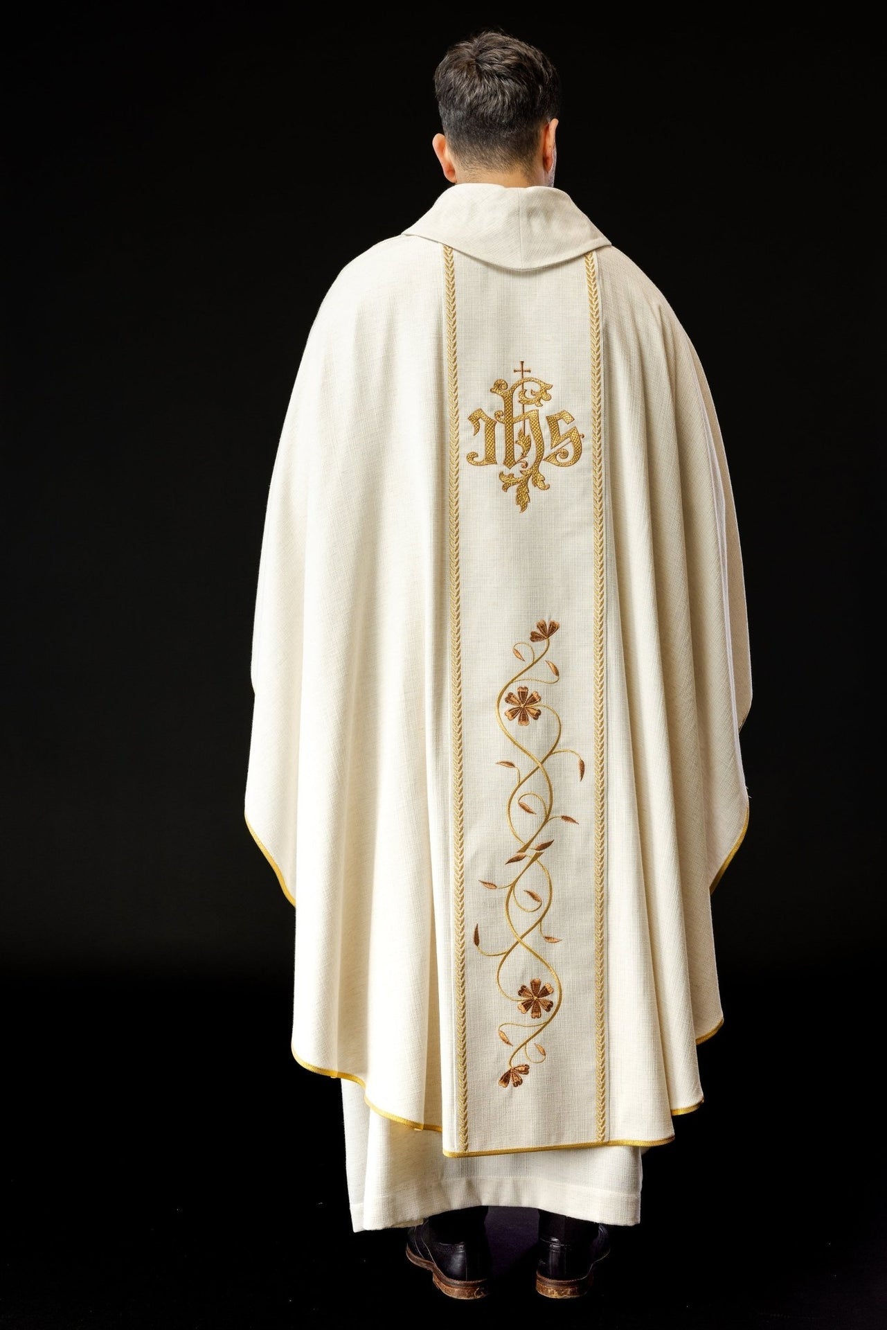 Ornat Liturgiczny Złoty ze Świętym Józefem - Polski Haft - SZATYLITURGICZNE.PL