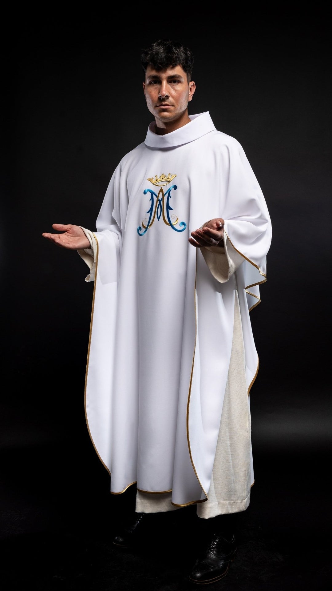 Ornat Maryjny Biały Haftowany Złotem - Szaty Liturgiczne - SZATYLITURGICZNE.PL