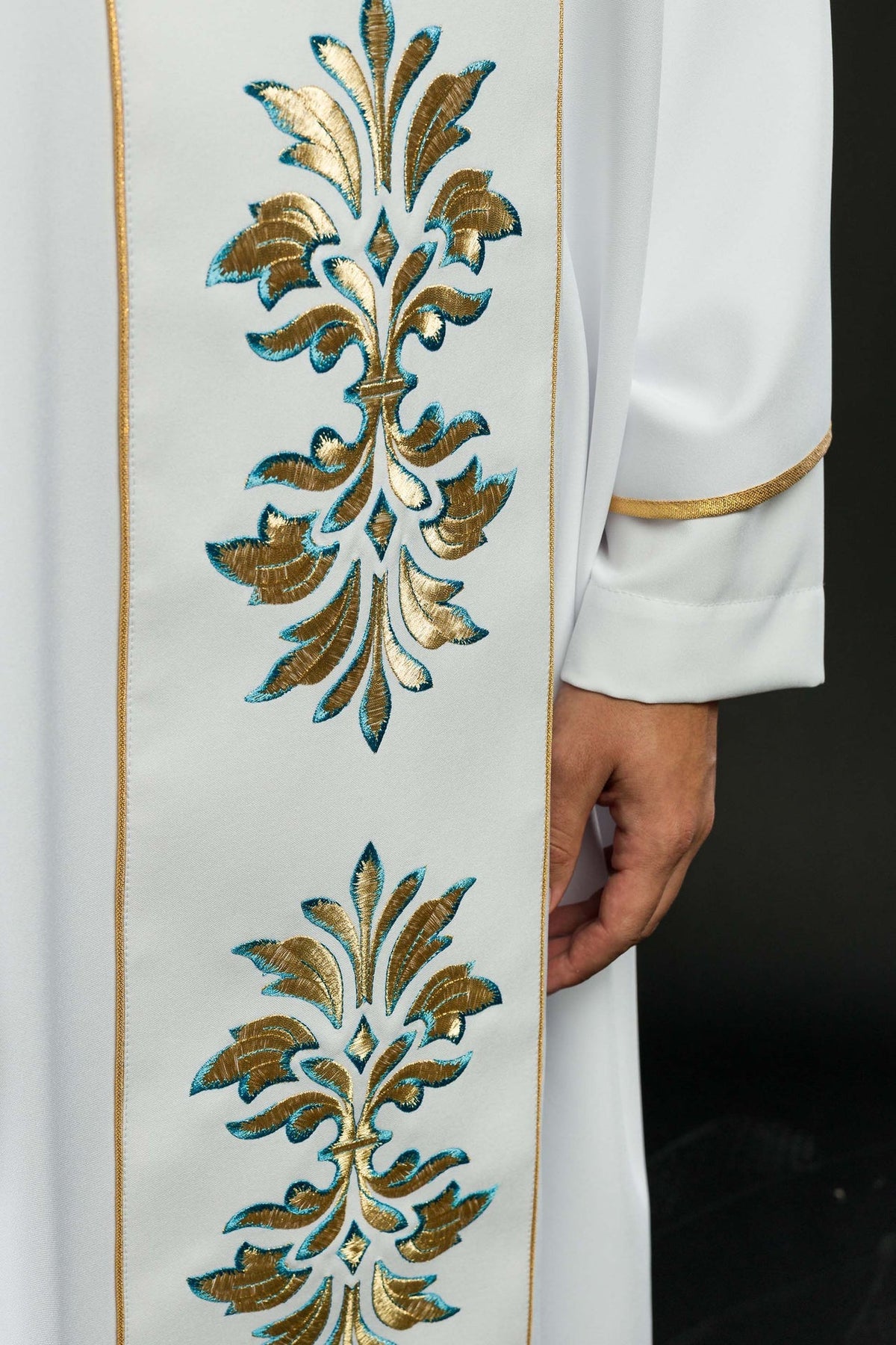Ornat Maryjny Biały Haftowany Złotem z Stułą - Szaty Liturgiczne - SZATYLITURGICZNE.PL
