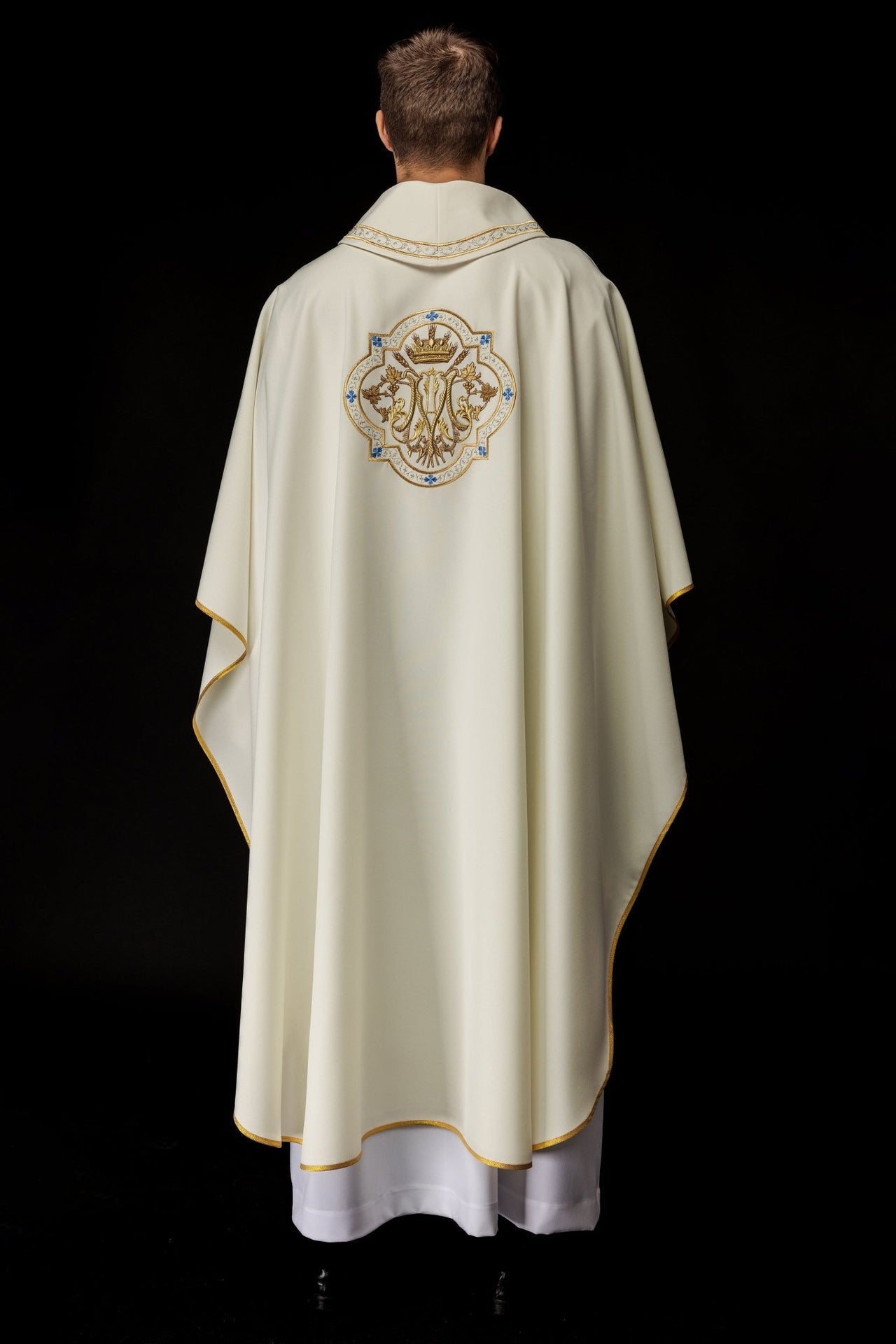 Ornat Maryjny Ecru Haftowany Złotem - Elegancki Strój Liturgiczny - SZATYLITURGICZNE.PL