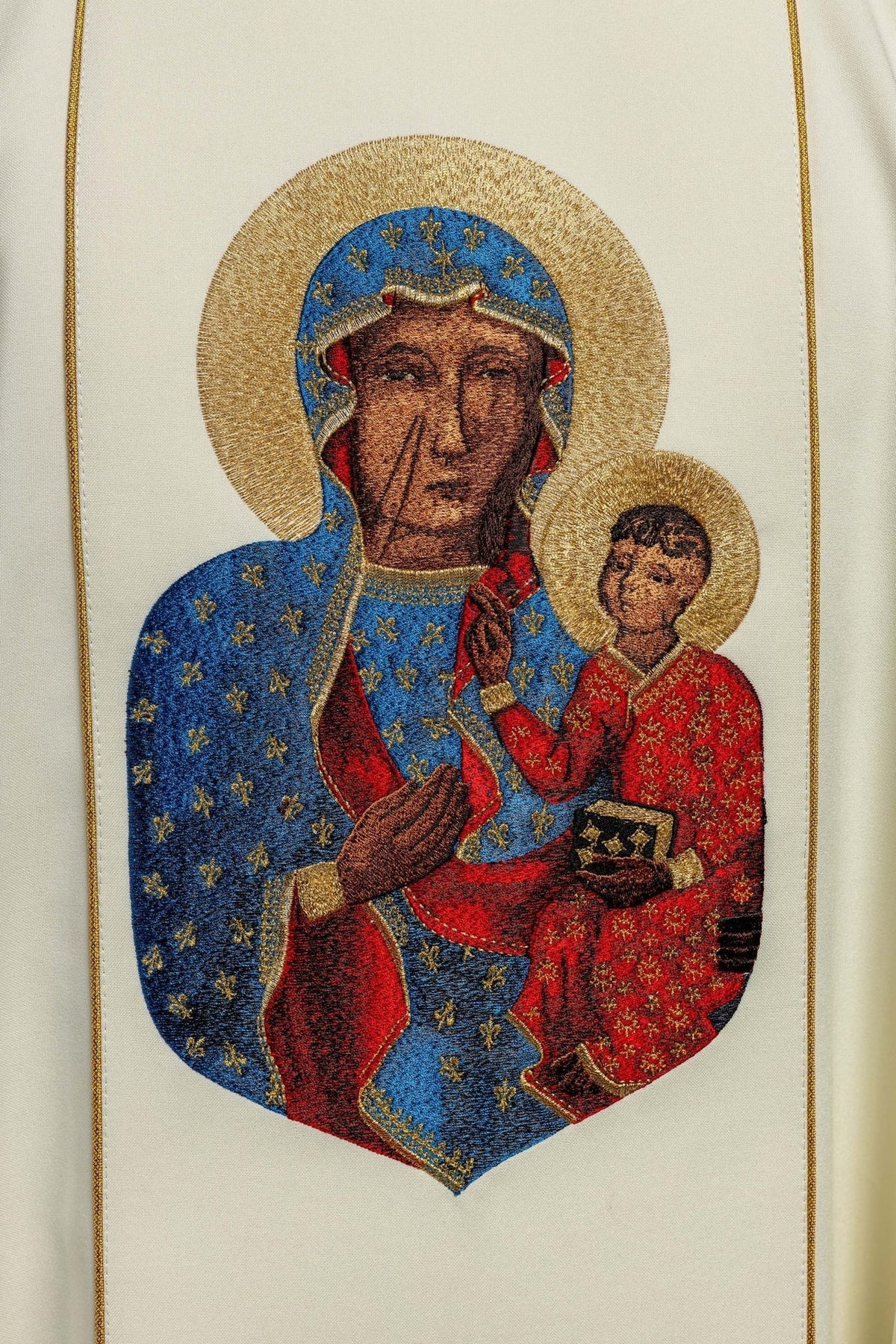 Ornat Maryjny Ecru z Haftem Matki Boskiej Częstochowskiej - SZATYLITURGICZNE.PL