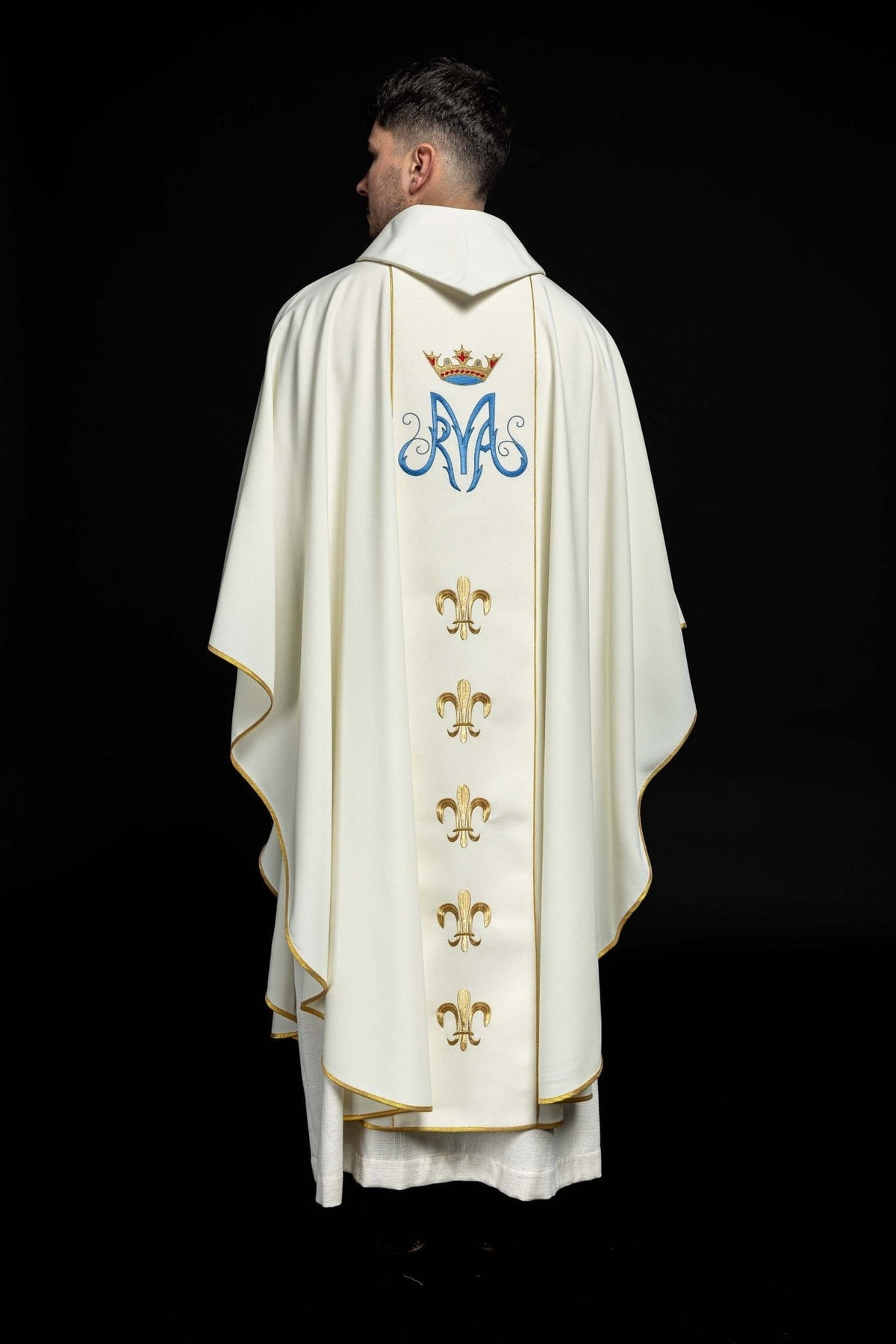 Ornat Maryjny Ecru z Haftem Matki Boskiej Częstochowskiej - SZATYLITURGICZNE.PL