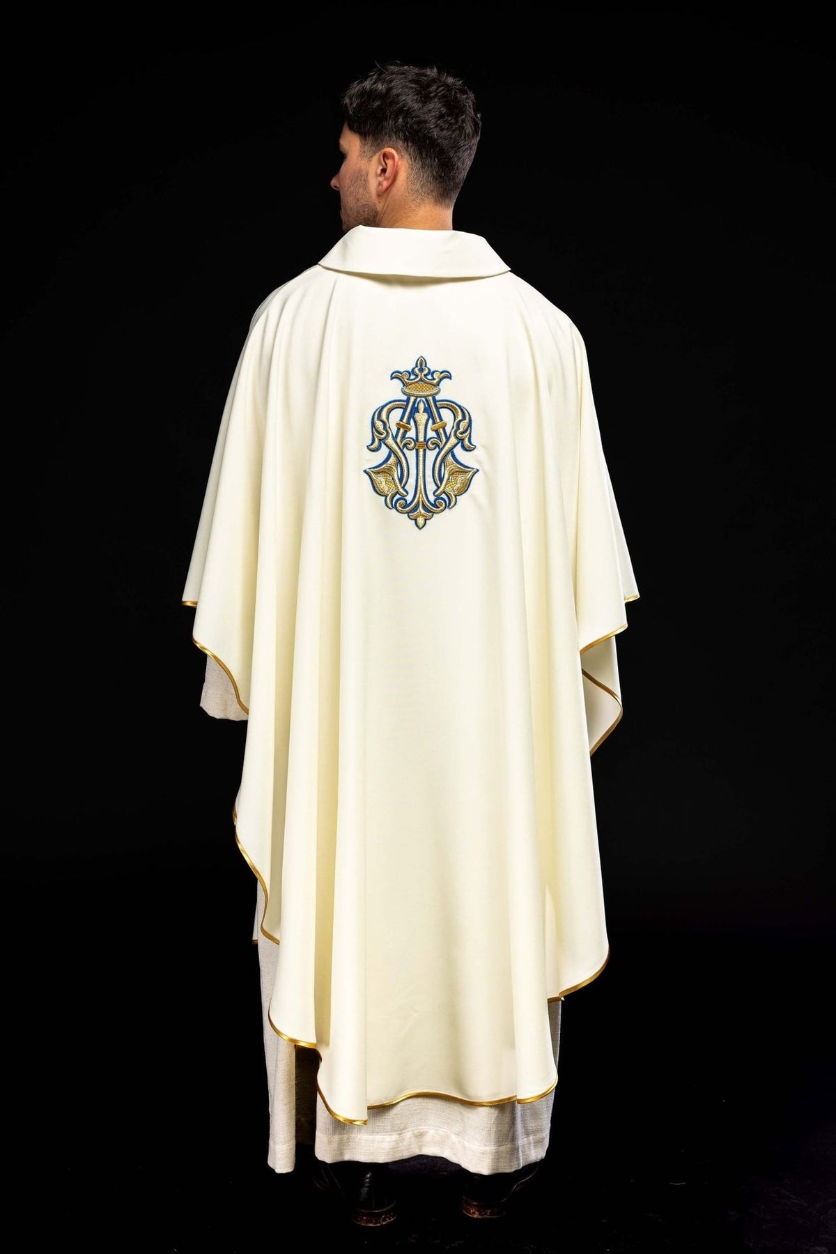 Ornat Maryjny Haftowany Złotą Nicią - Szeroki Kołnierz Ecru - SZATYLITURGICZNE.PL