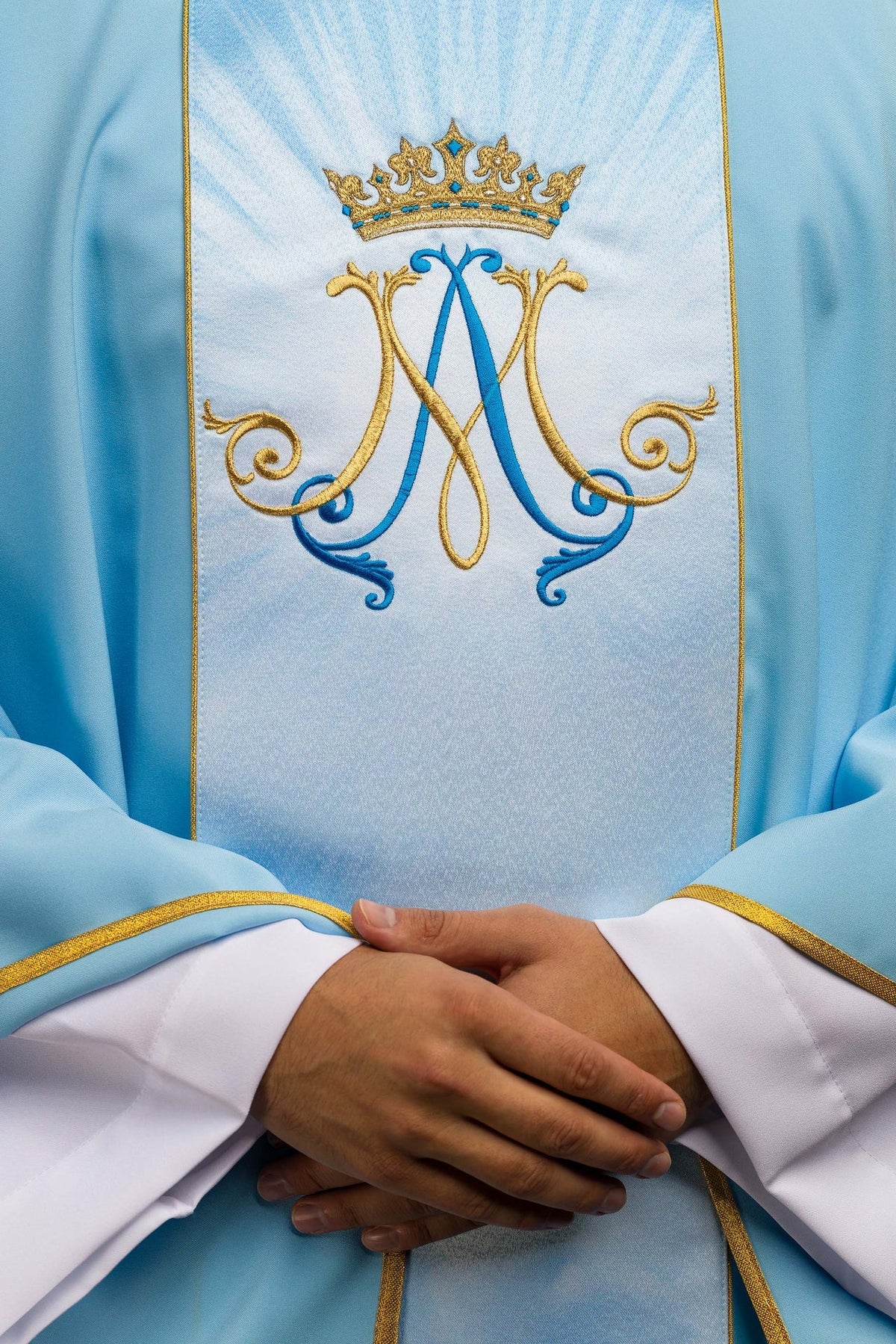 Ornat Maryjny Niebieski z Haftem i Pasem Sublimowanym - SZATYLITURGICZNE.PL