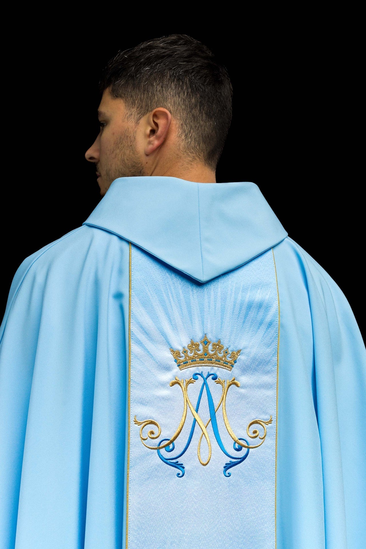 Ornat Maryjny Niebieski z Haftem i Pasem Sublimowanym - SZATYLITURGICZNE.PL
