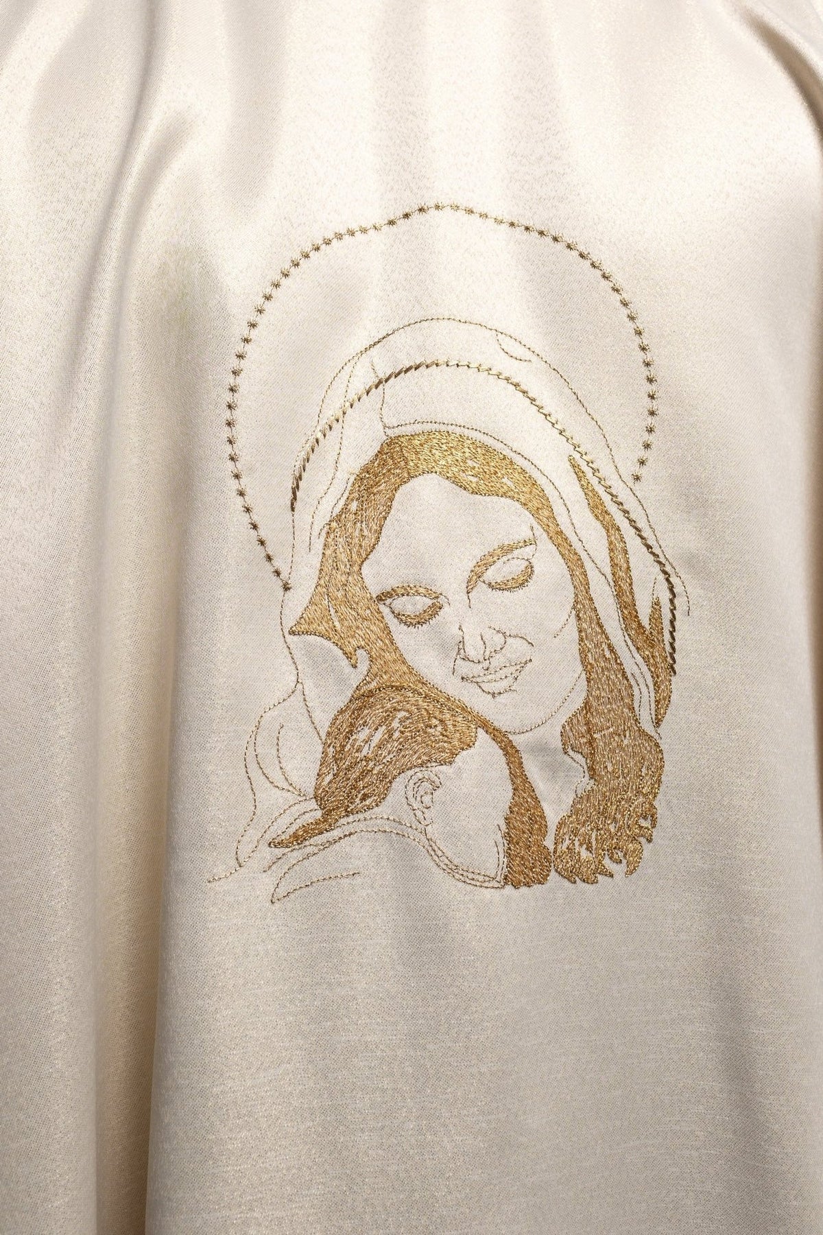 Ornat Maryjny z Haftem Matki Bożej Tulącej - Elegancki i Uroczysty - SZATYLITURGICZNE.PL