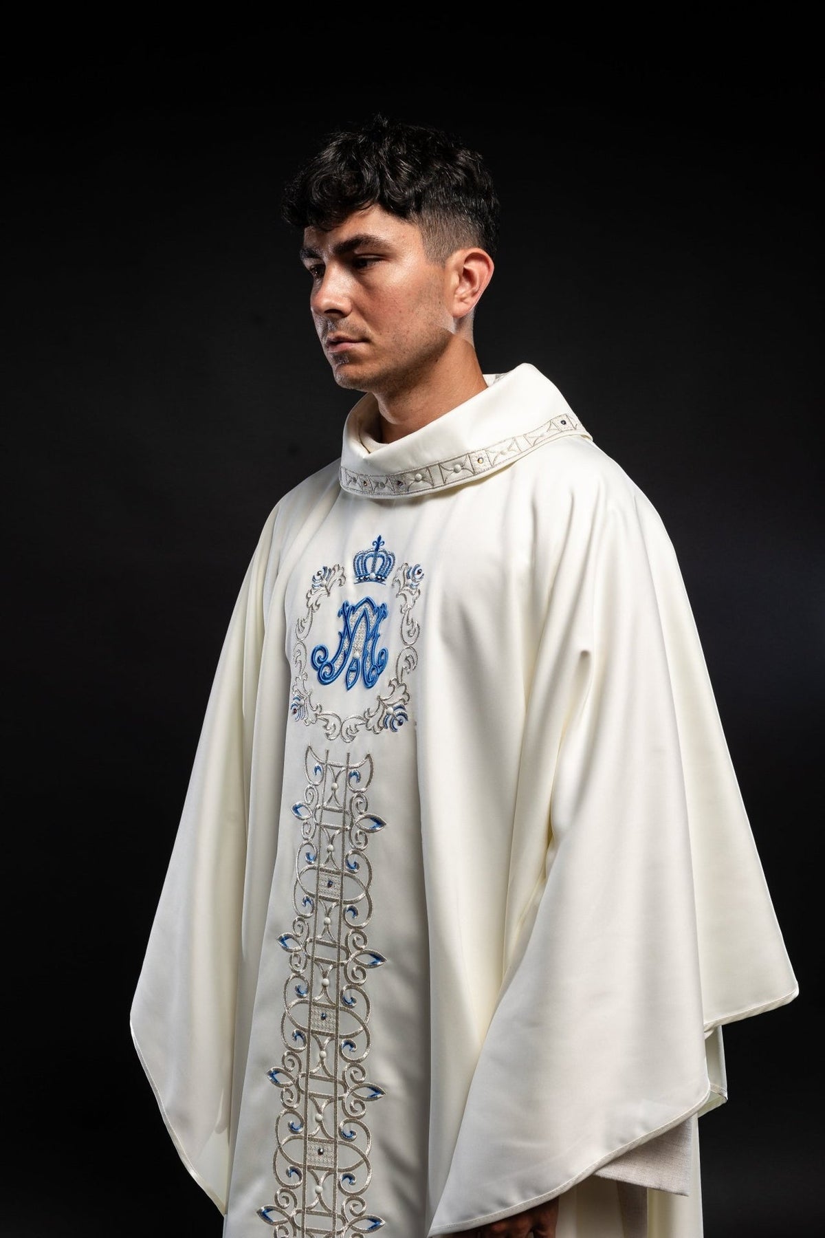 Ornat Maryjny z Haftowanym Pasem - Włoska Tkanina, Złota Lamówka - SZATYLITURGICZNE.PL