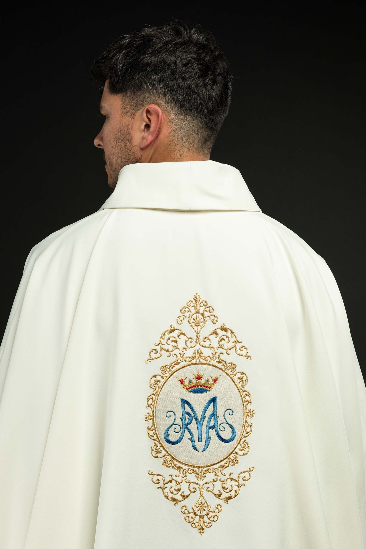Ornat Maryjny ze Złotym Haftem i Koroną - Szaty Liturgiczne - SZATYLITURGICZNE.PL