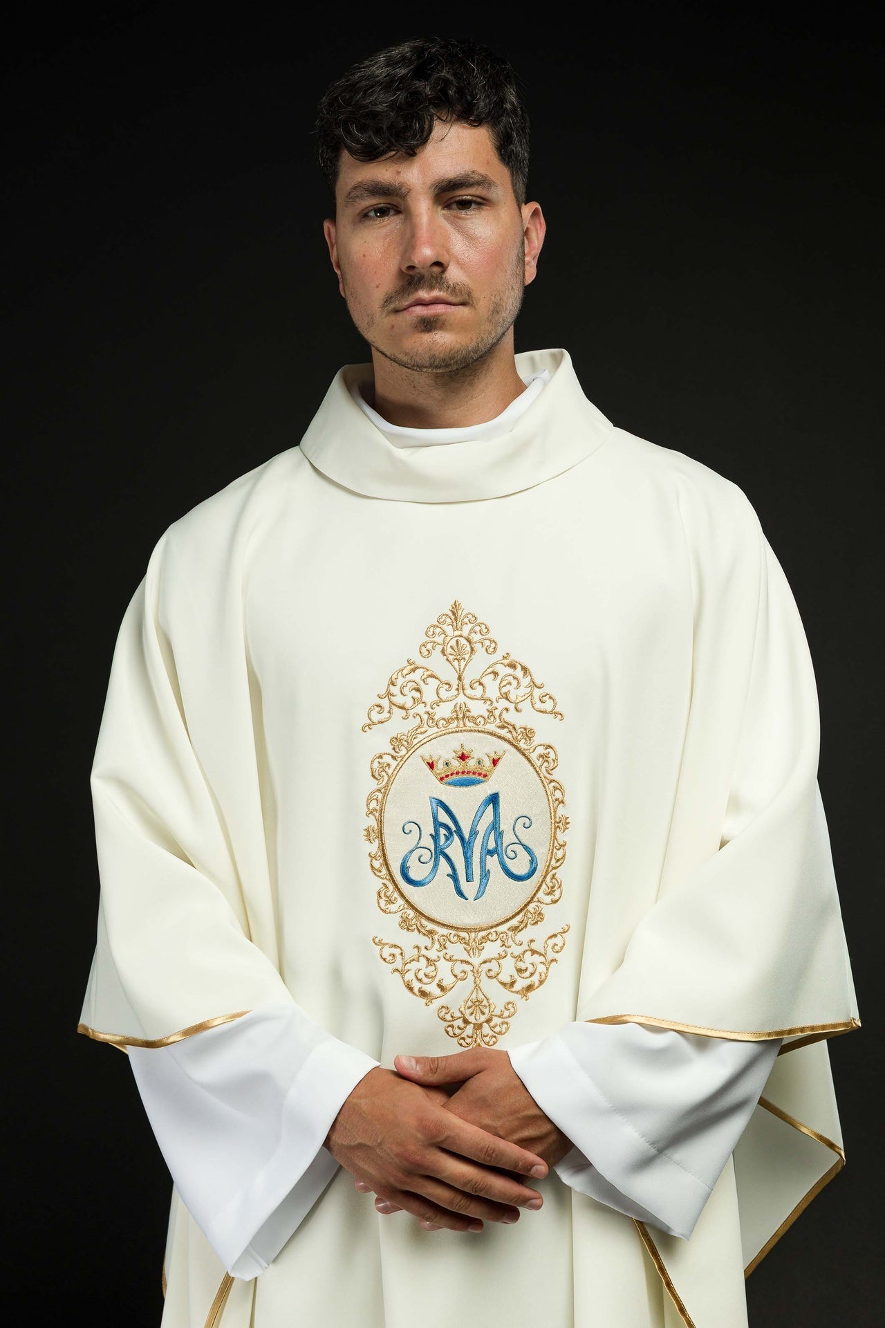 Ornat Maryjny ze Złotym Haftem i Koroną - Szaty Liturgiczne - SZATYLITURGICZNE.PL