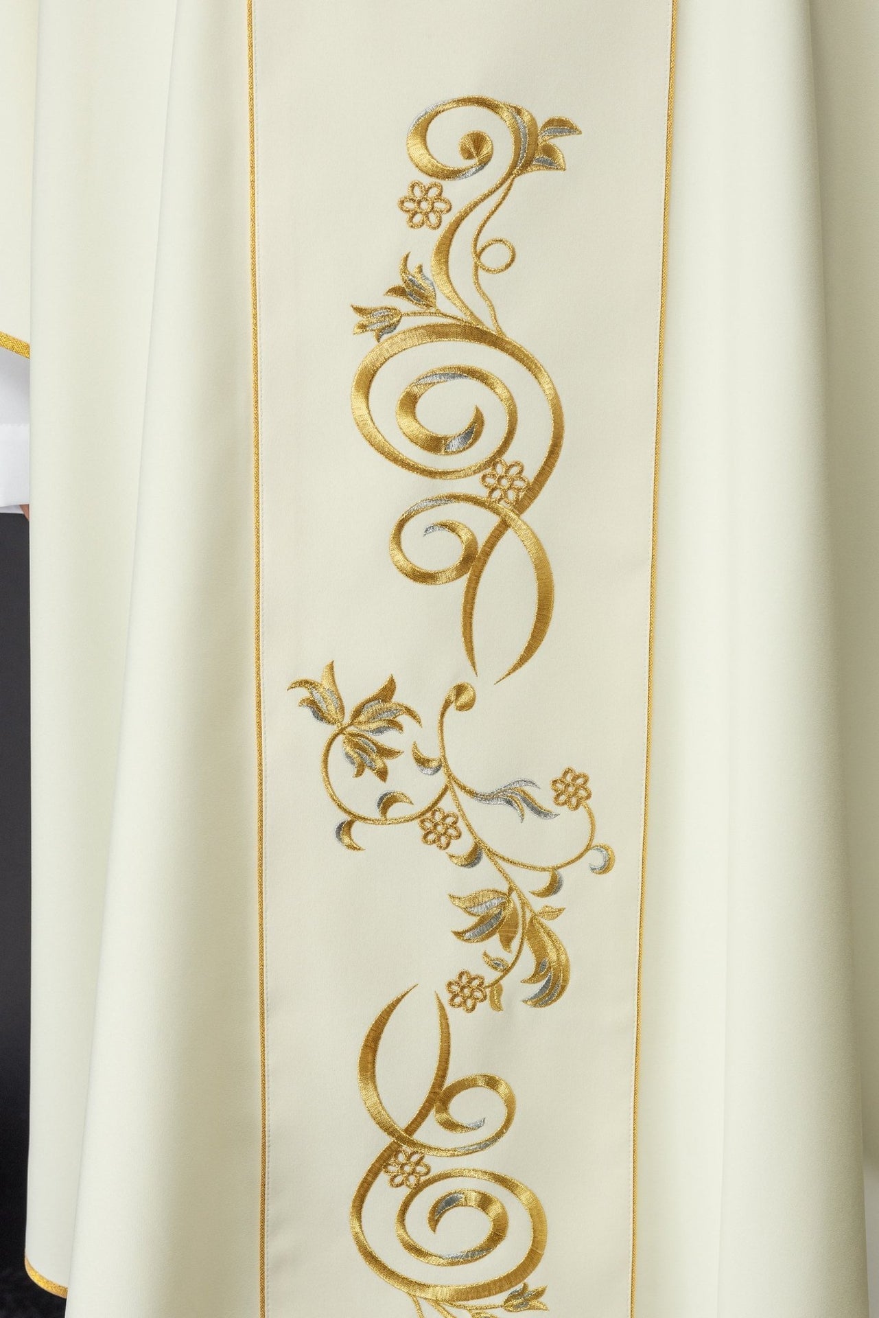 Ornat Maryjny Złoty z Haftem Serca Maryi - Elegancki - SZATYLITURGICZNE.PL
