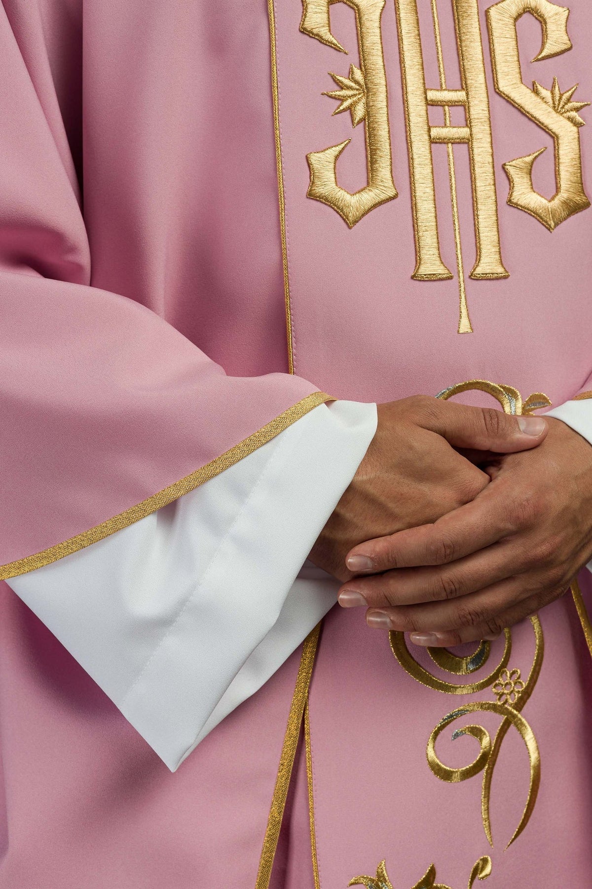 Ornat Różowy IHS - Złoty Haft Eucharystyczny, Elanowełna - SZATYLITURGICZNE.PL
