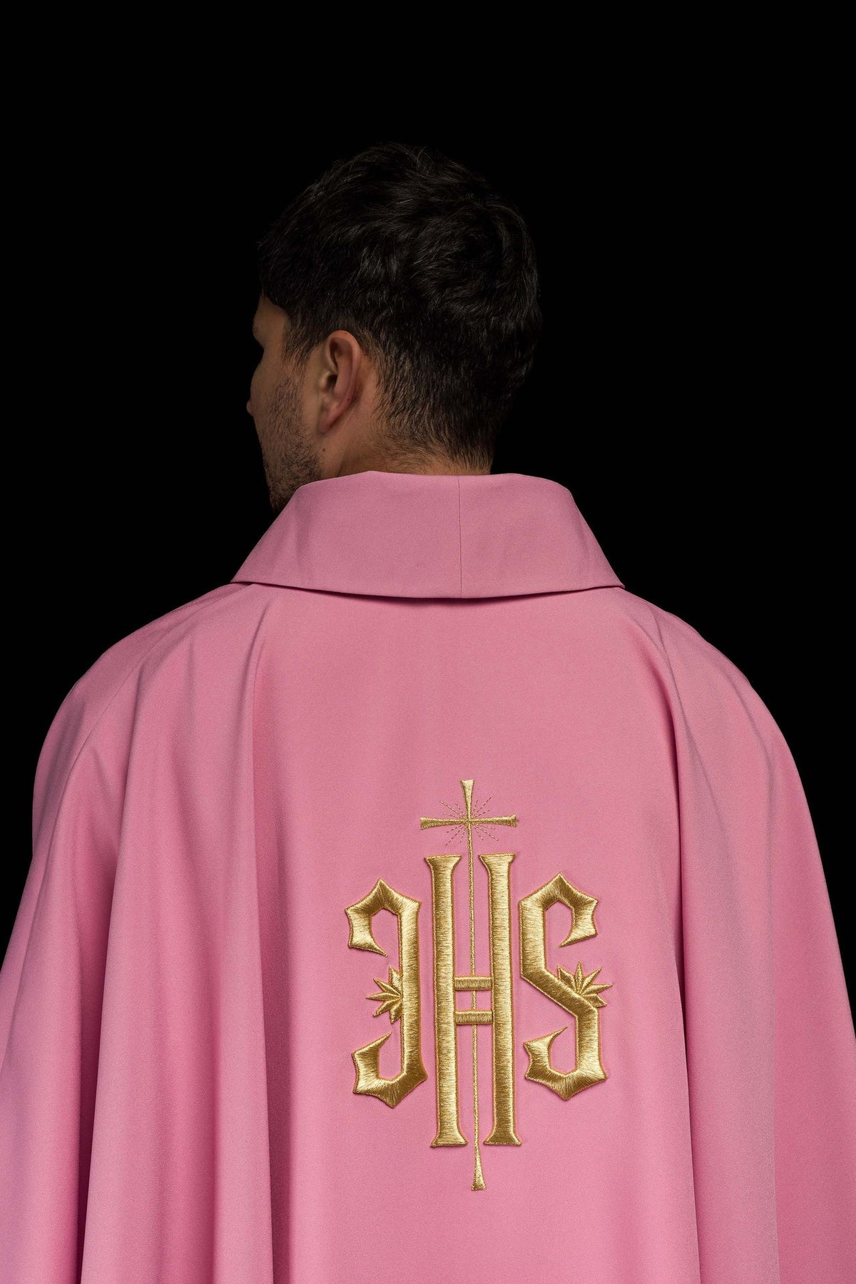 Ornat Różowy IHS Złoty Haft - Szaty Liturgiczne Haftina - SZATYLITURGICZNE.PL