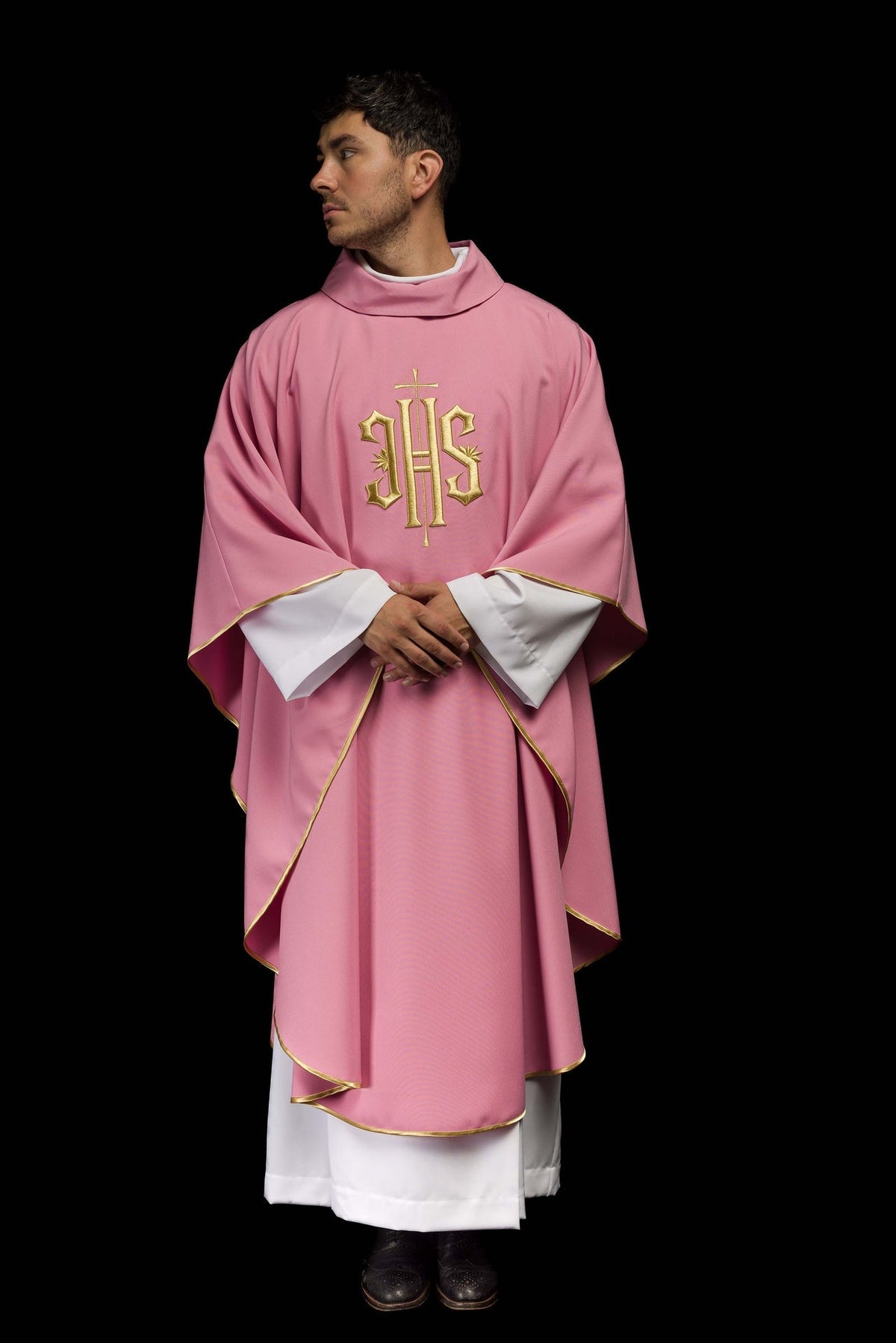 Ornat Różowy IHS Złoty Haft - Szaty Liturgiczne Haftina - SZATYLITURGICZNE.PL