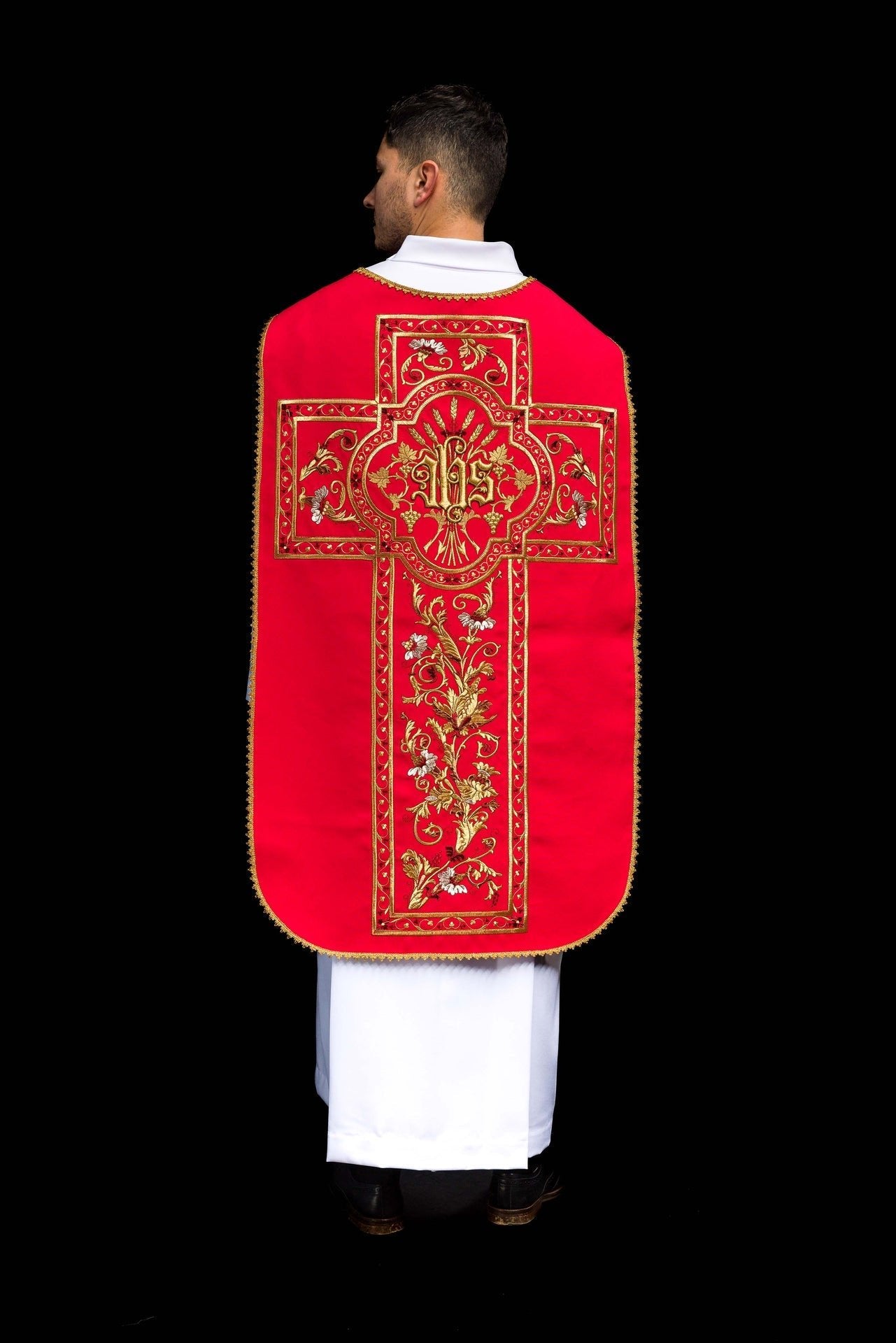 Ornat Rzymski Czerwony z Haftem IHS - Szaty Liturgiczne - SZATYLITURGICZNE.PL