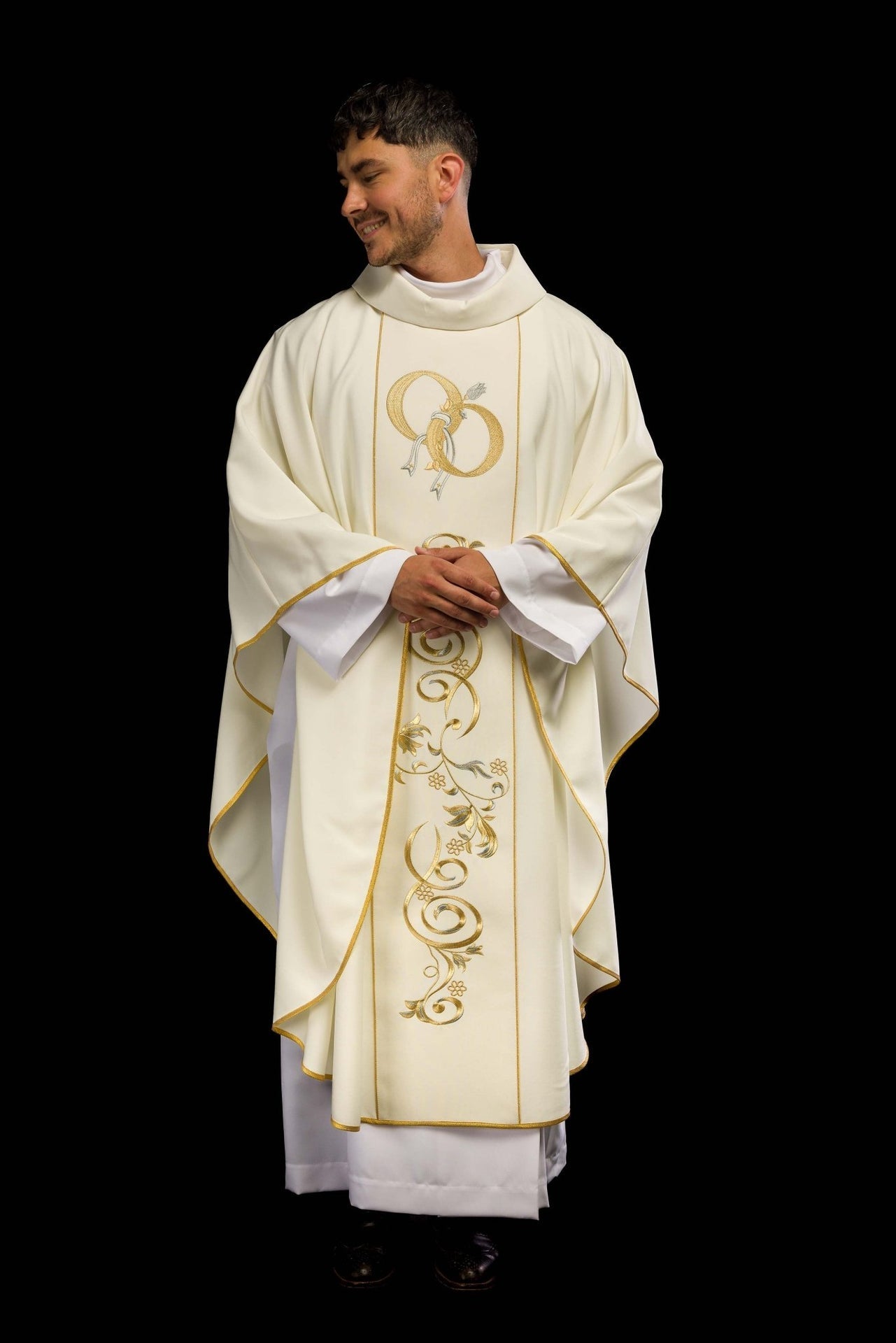 Ornat Ślubny Ecru z Haftowanymi Obrączkami - Elegancki i Dostojny - SZATYLITURGICZNE.PL