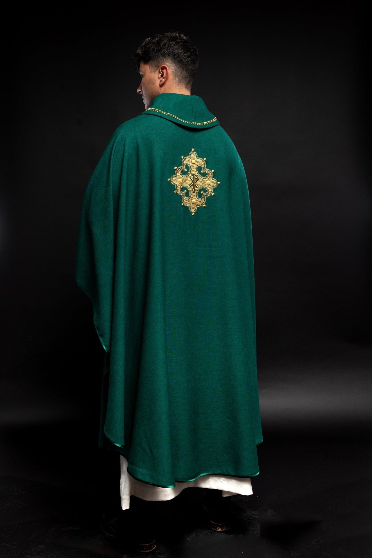 Ornat Zielony Haftowany Krzyż ze Złotą Lamówką - Polska Produkcja - SZATYLITURGICZNE.PL