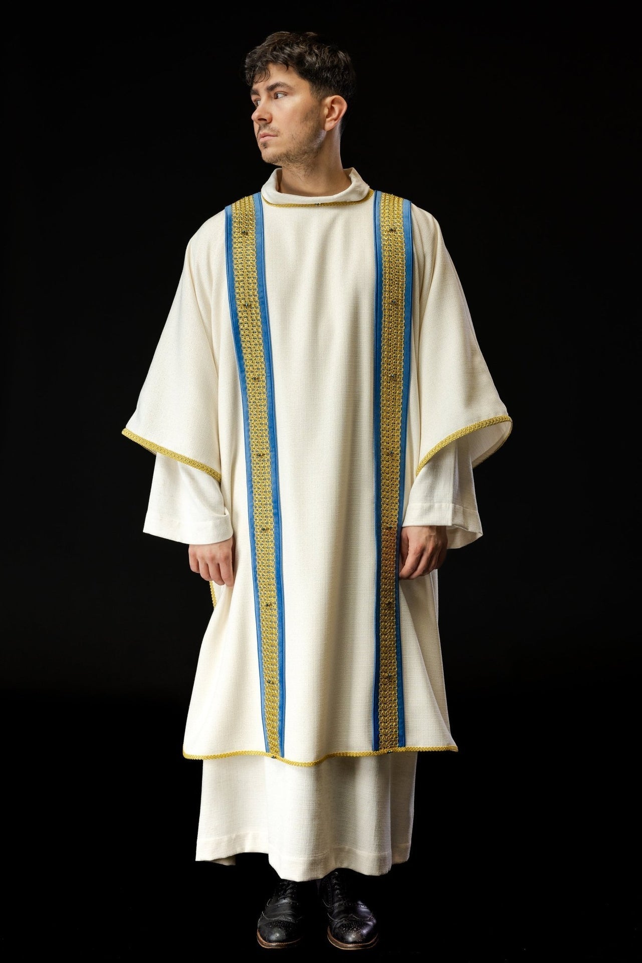 Ręcznie Robiona Dalmatyka z Kamieniami Naturalnymi - Handmade 1001 - SZATYLITURGICZNE.PL