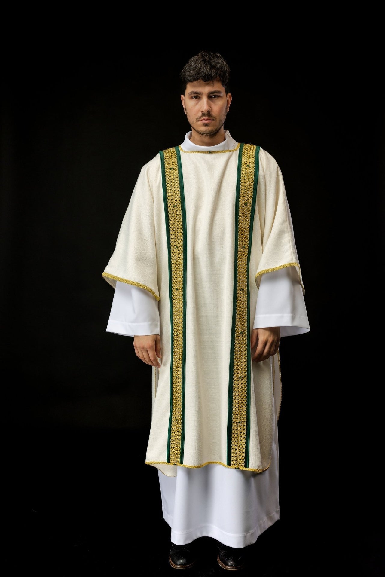 Ręcznie Robiona Dalmatyka z Kamieniami Naturalnymi - Kolekcja Handmade 1001 - SZATYLITURGICZNE.PL