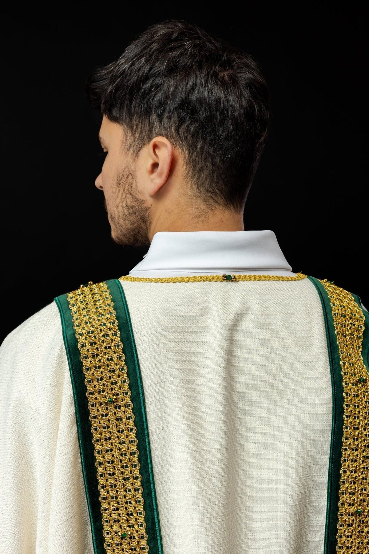 Ręcznie Robiona Dalmatyka z Kamieniami Naturalnymi - Kolekcja Handmade 1001 - SZATYLITURGICZNE.PL