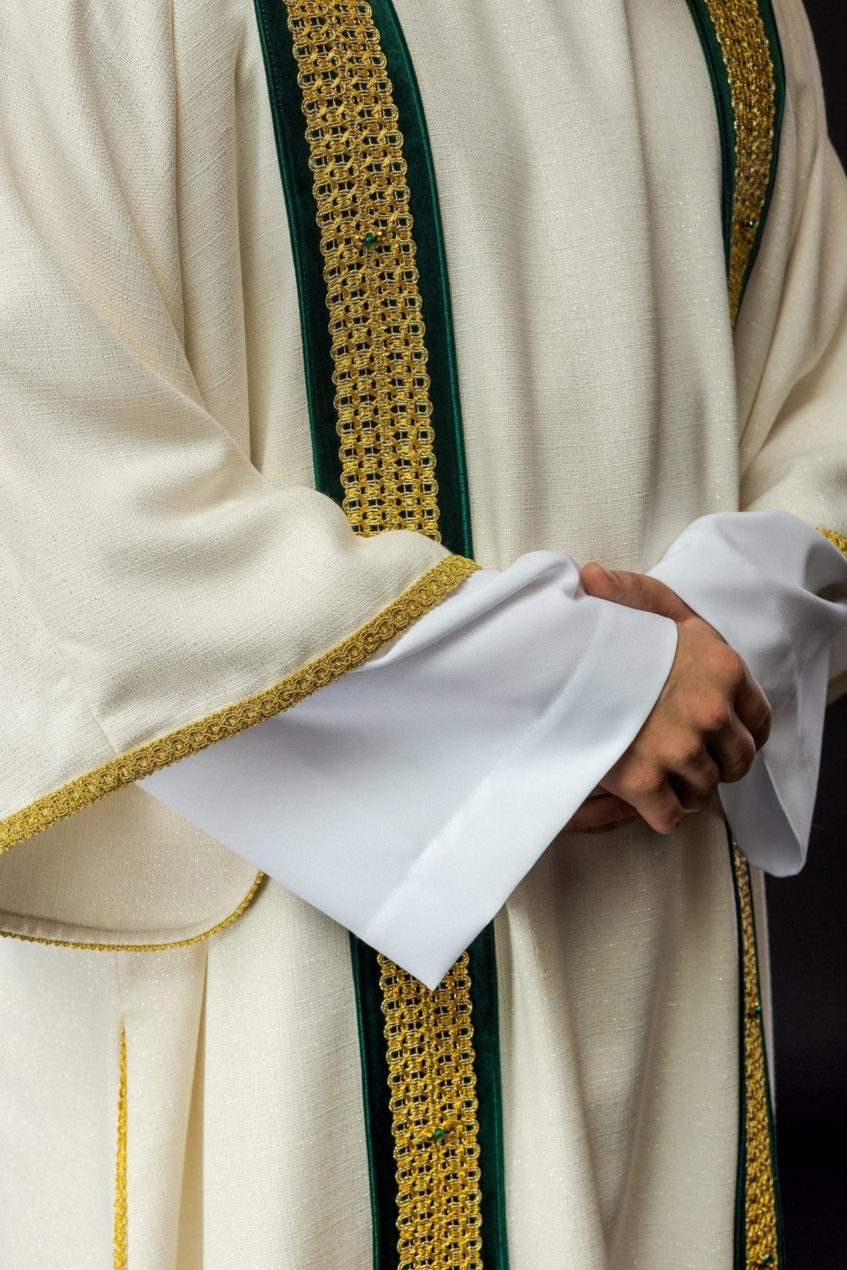 Ręcznie Robiona Dalmatyka z Kamieniami Naturalnymi - Kolekcja Handmade 1001 - SZATYLITURGICZNE.PL