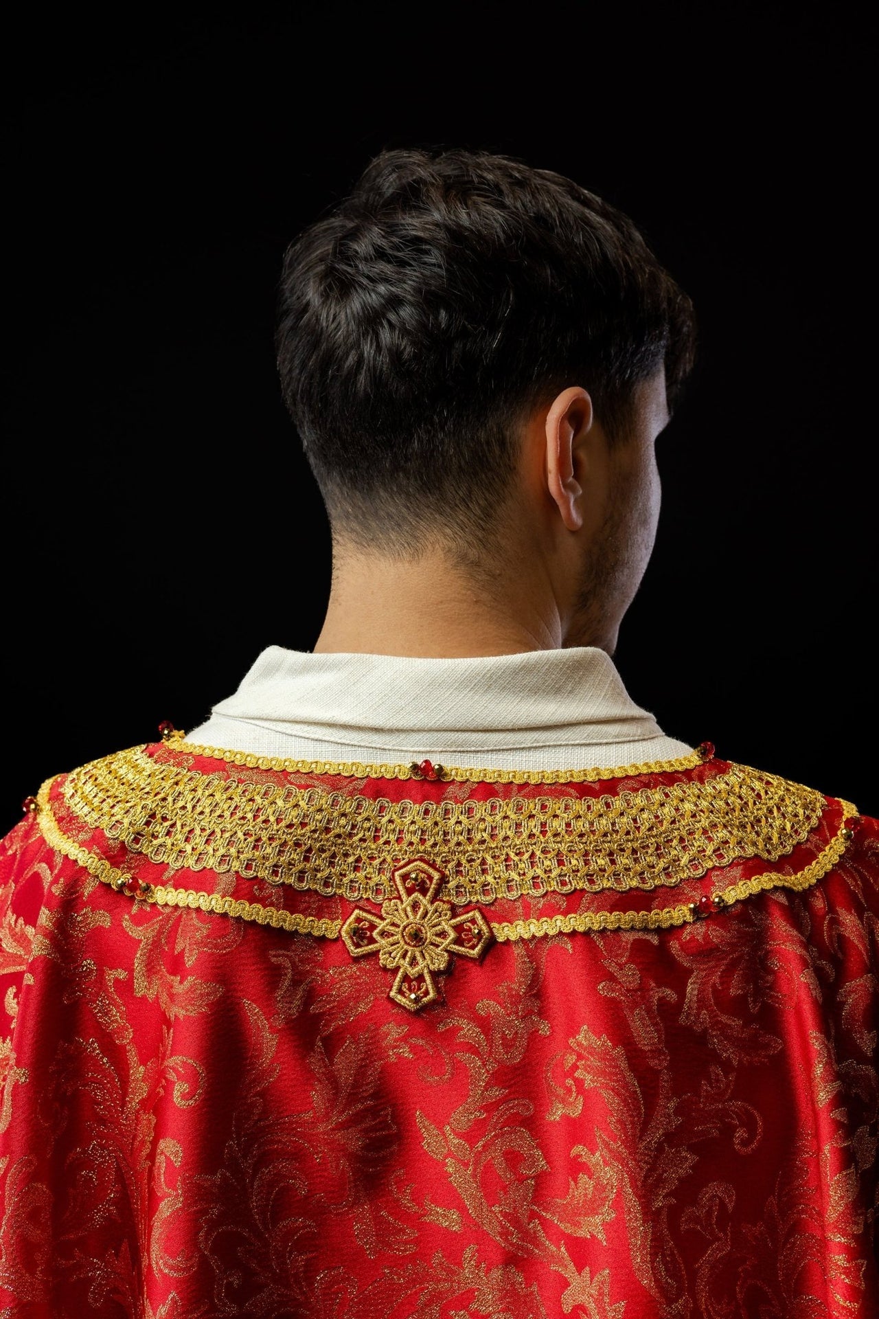 Ręcznie Robiony Ornat Czerwony z Kamieniami Szlachetnymi - Handmade 7010 - SZATYLITURGICZNE.PL