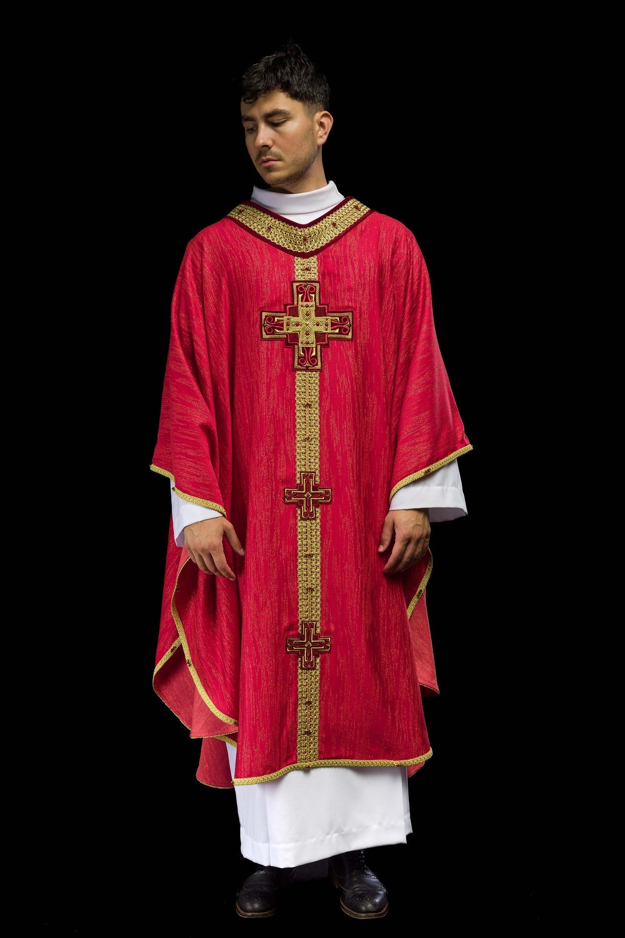 Ręcznie Robiony Ornat z Kamieniami Naturalnymi Czerwony - Kolekcja Handmade - SZATYLITURGICZNE.PL