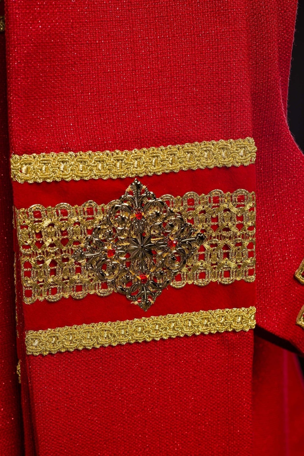 Ręcznie Robiony Ornat z Kamieniami Naturalnymi - Handmade 7001 - SZATYLITURGICZNE.PL
