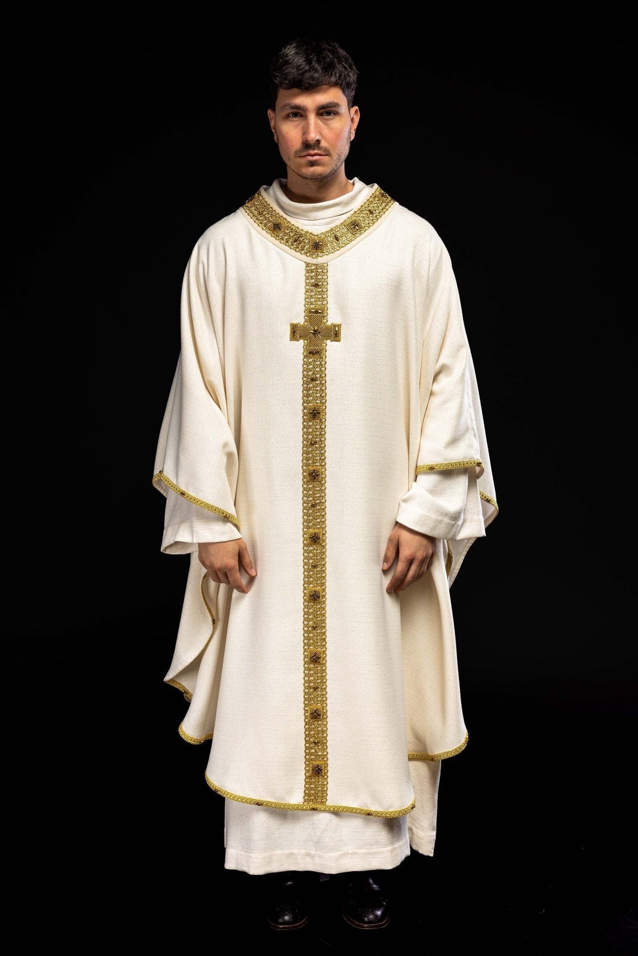 Ręcznie Robiony Ornat z Kamieniami Naturalnymi i Zielonym Pasem - Handmade 7001 - SZATYLITURGICZNE.PL