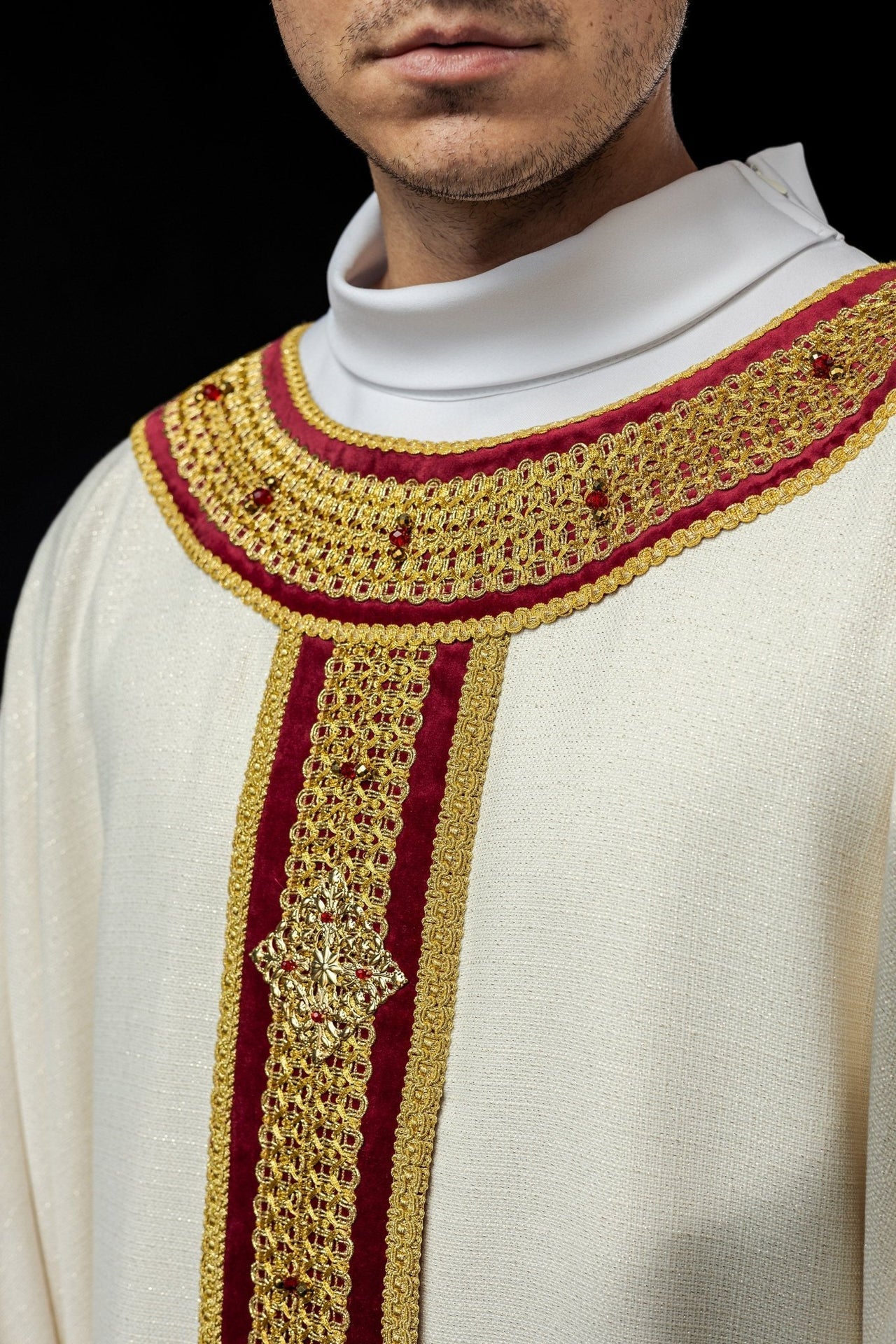 Ręcznie Robiony Ornat z Kamieniami Naturalnymi - Kolekcja Handmade 7001 - SZATYLITURGICZNE.PL