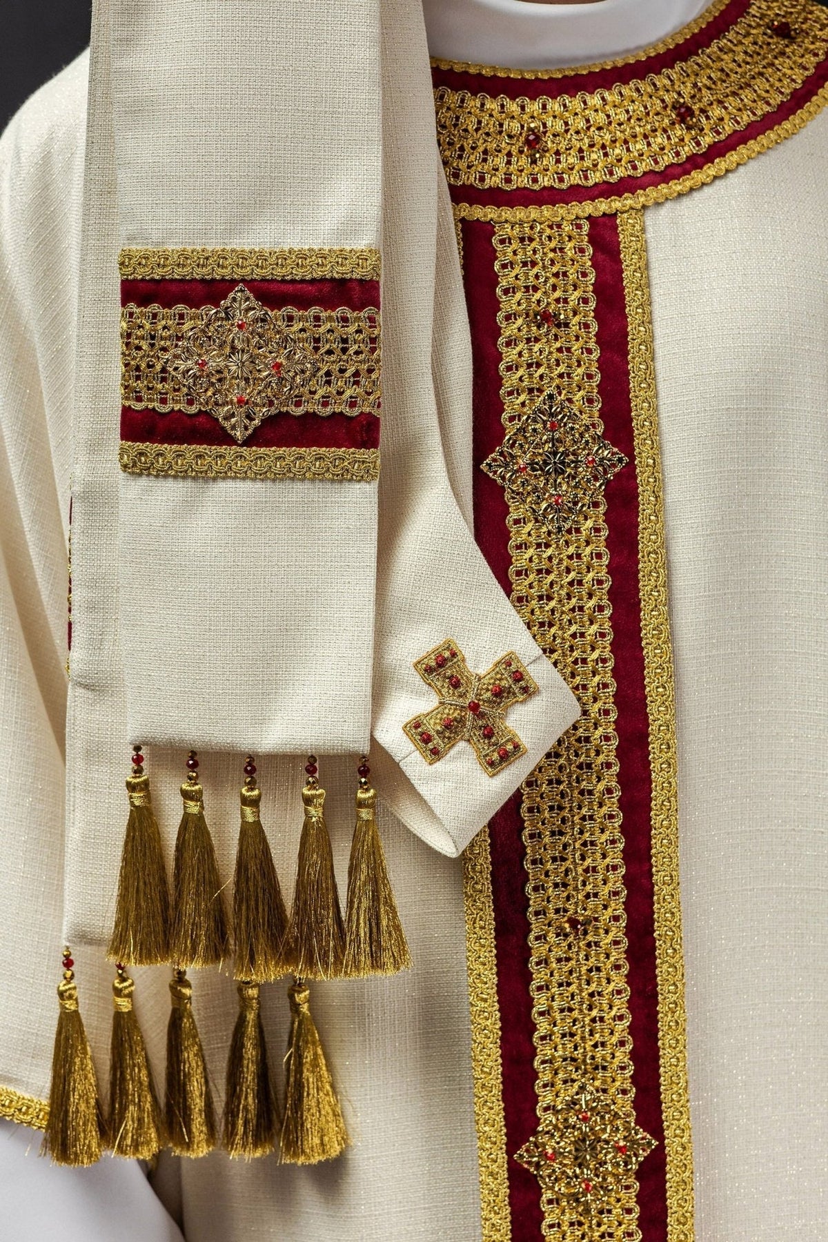 Ręcznie Robiony Ornat z Kamieniami Naturalnymi - Kolekcja Handmade 7001 - SZATYLITURGICZNE.PL