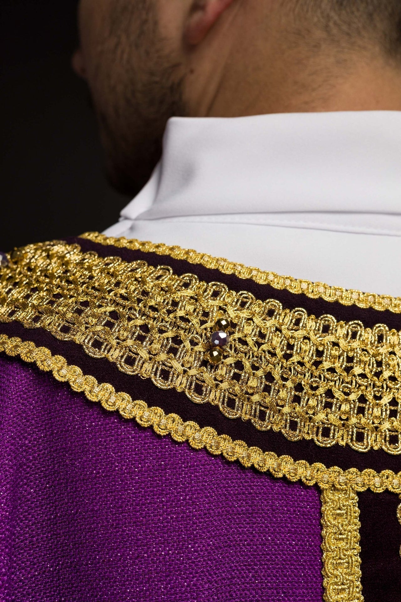 Ręcznie Robiony Ornat z Kamieniami Naturalnymi - Kolekcja Handmade 7001 - SZATYLITURGICZNE.PL
