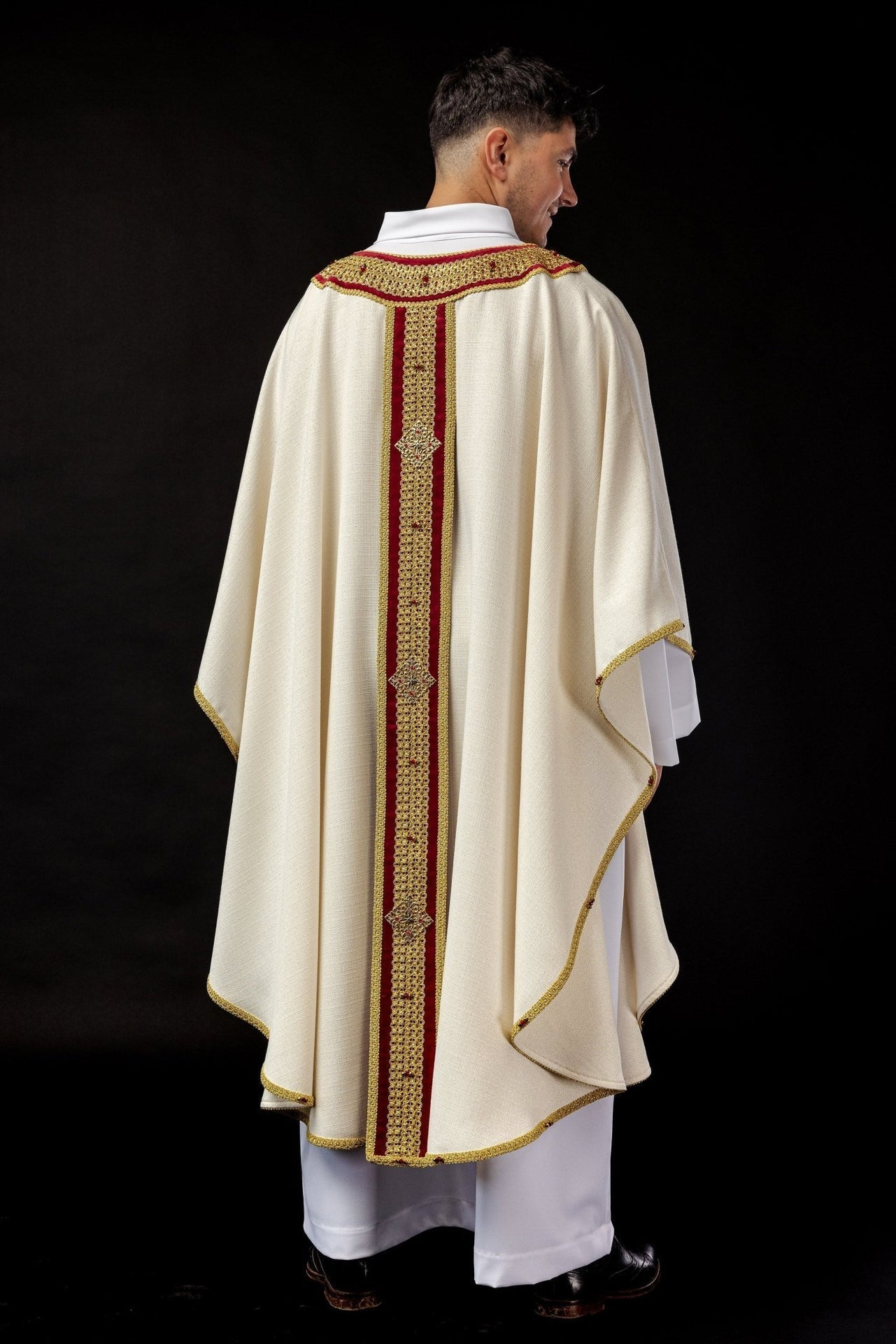 Ręcznie Robiony Ornat z Kamieniami Naturalnymi - Kolekcja Handmade 7001 - SZATYLITURGICZNE.PL