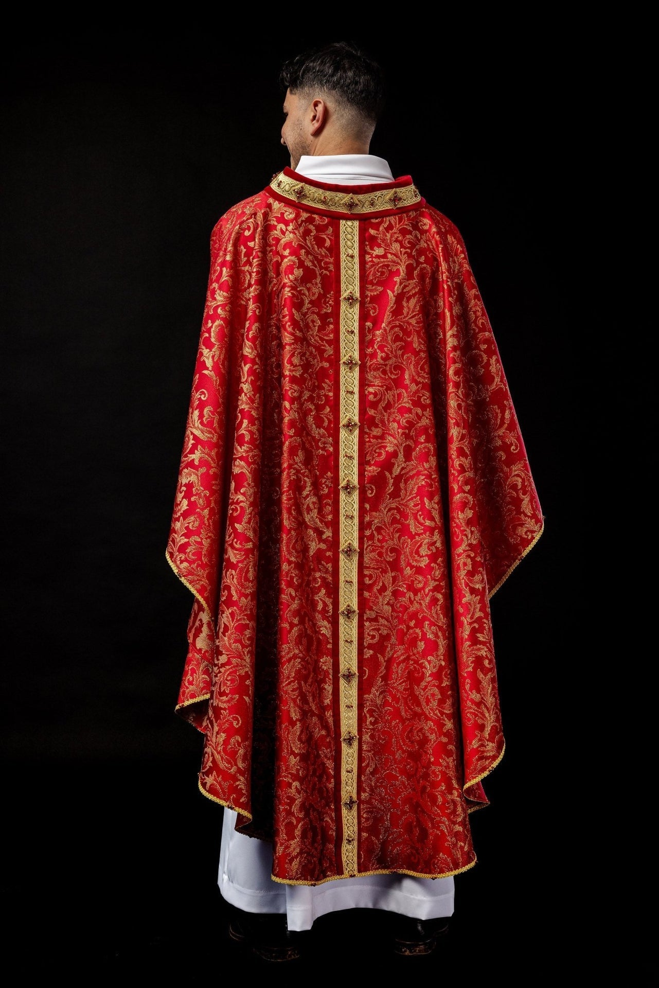 Ręcznie Robiony Ornat z Kamieniami Naturalnymi - Kolekcja Premium Handmade - SZATYLITURGICZNE.PL