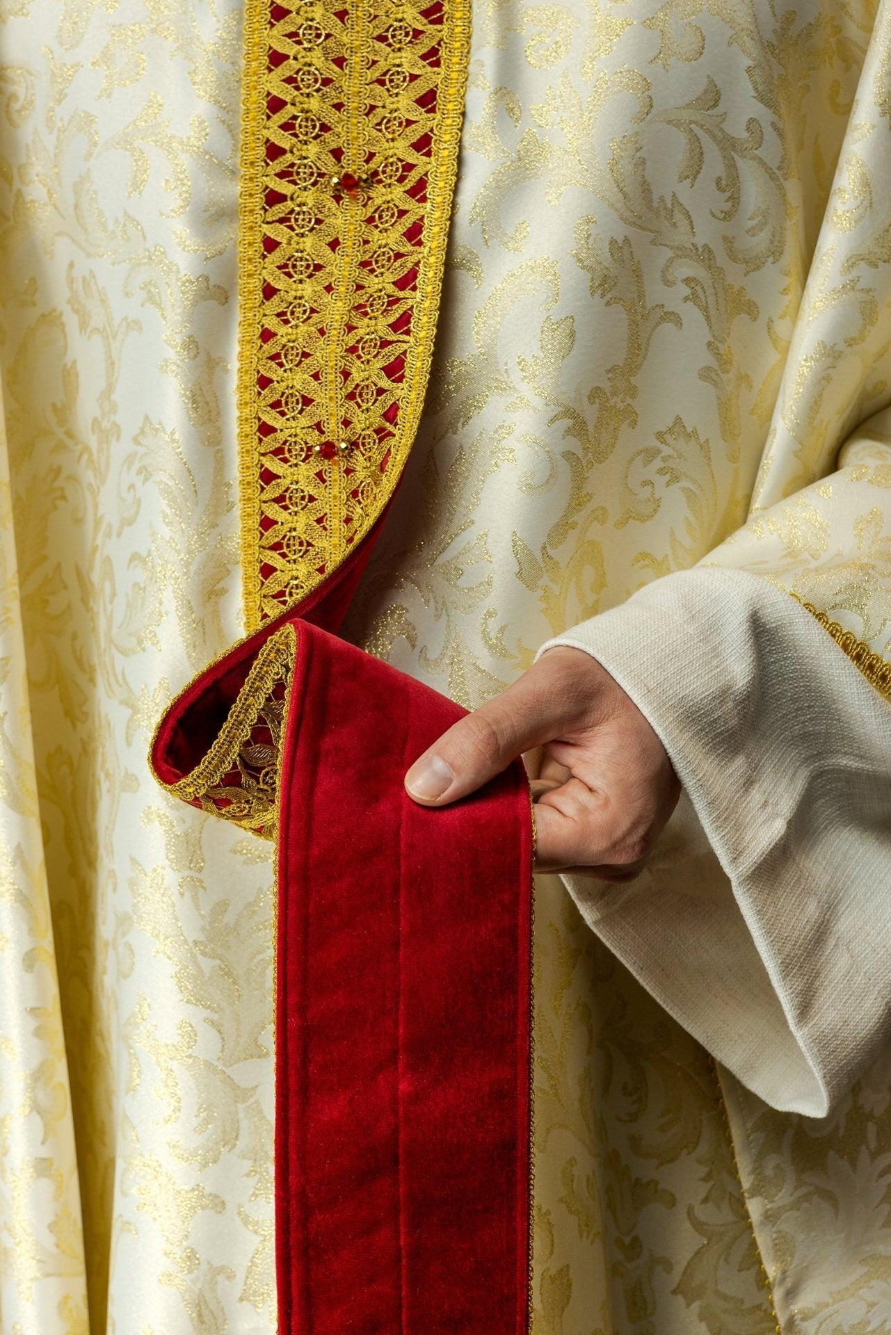 Ręcznie Robiony Ornat z Kamieniami Naturalnymi - Kolekcja Premium Handmade - SZATYLITURGICZNE.PL