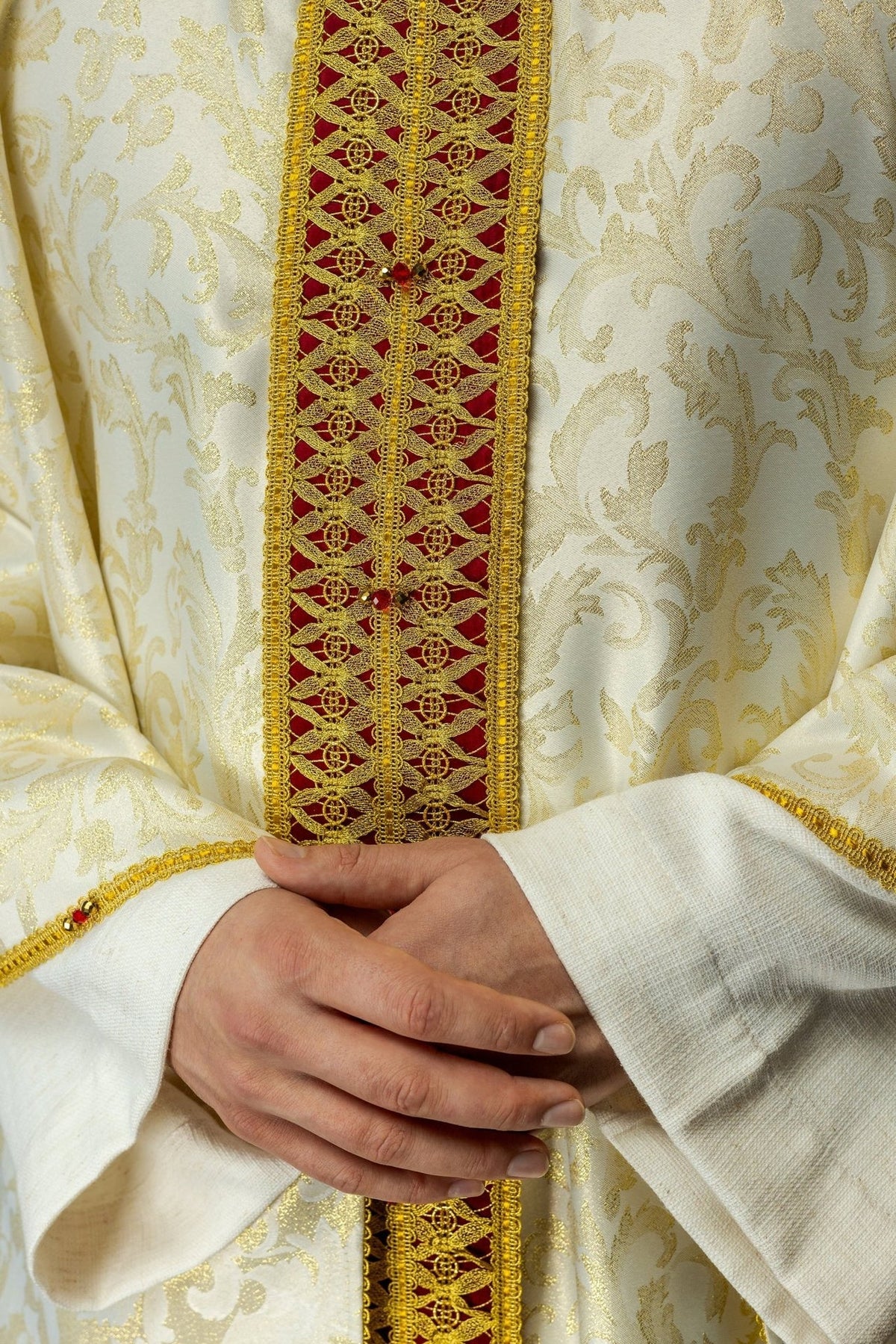 Ręcznie Robiony Ornat z Kamieniami Naturalnymi - Kolekcja Premium Handmade - SZATYLITURGICZNE.PL