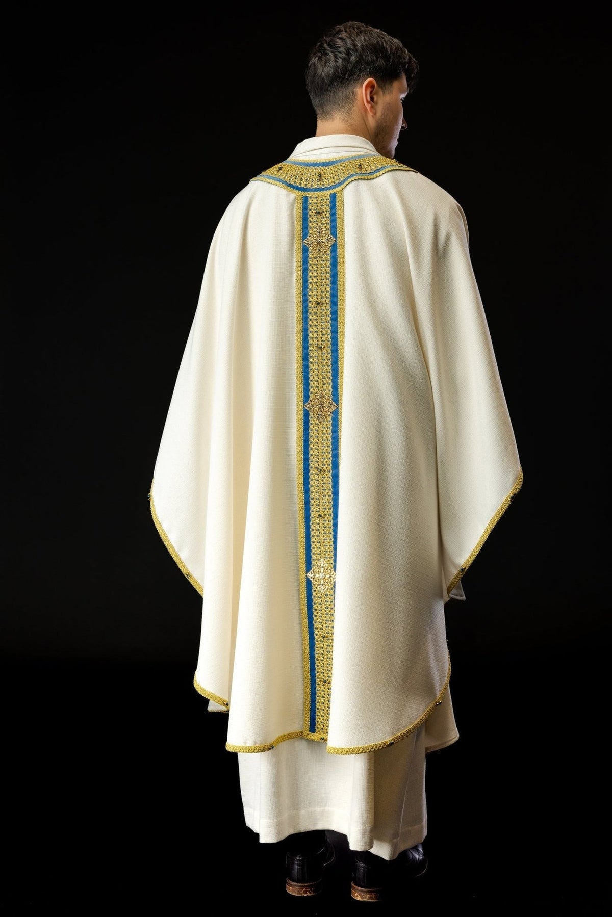 Ręcznie Robiony Ornat z Kamieniami Naturalnymi - Polski Haft Handmade - SZATYLITURGICZNE.PL
