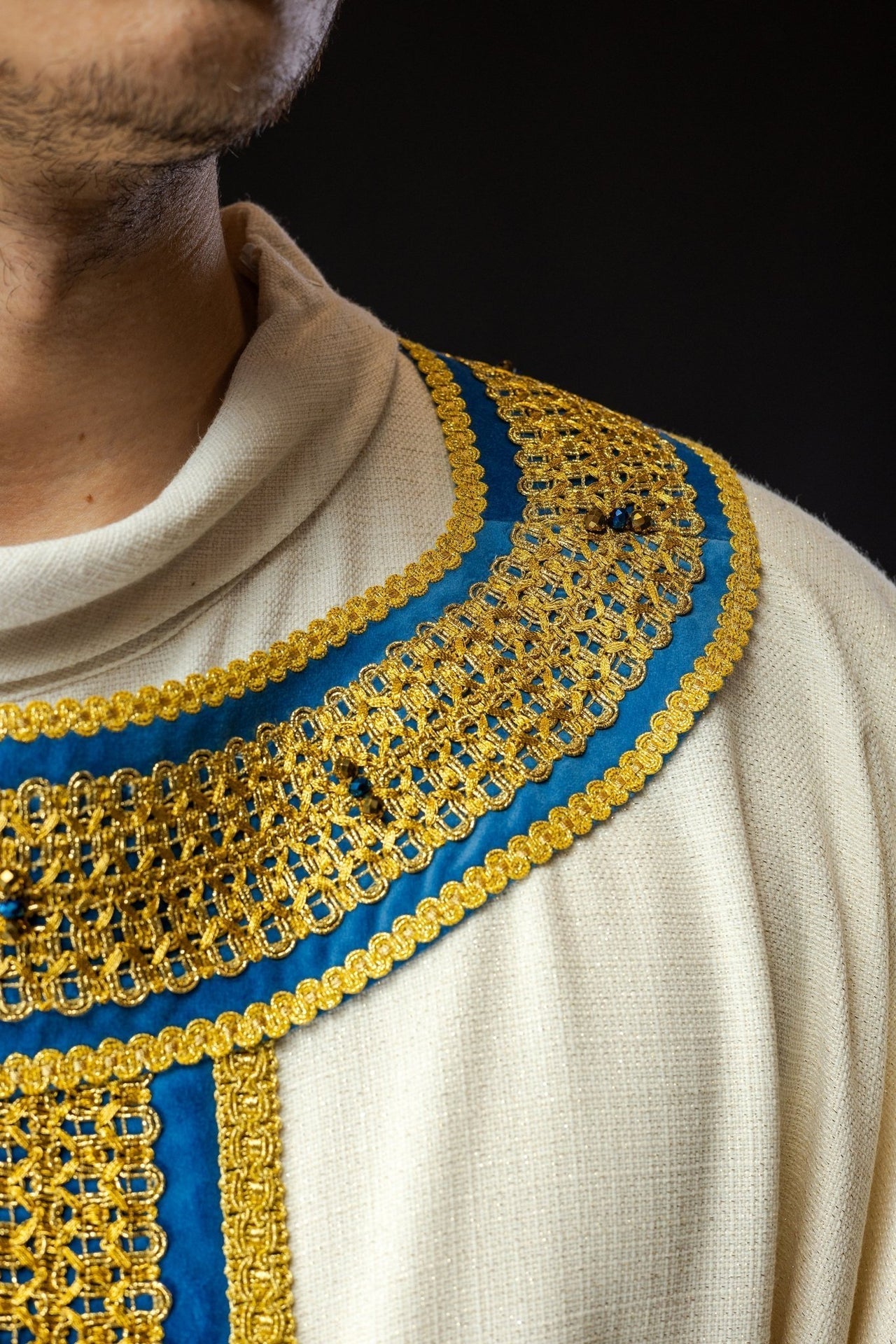 Ręcznie Robiony Ornat z Kamieniami Naturalnymi - Polski Haft Handmade - SZATYLITURGICZNE.PL