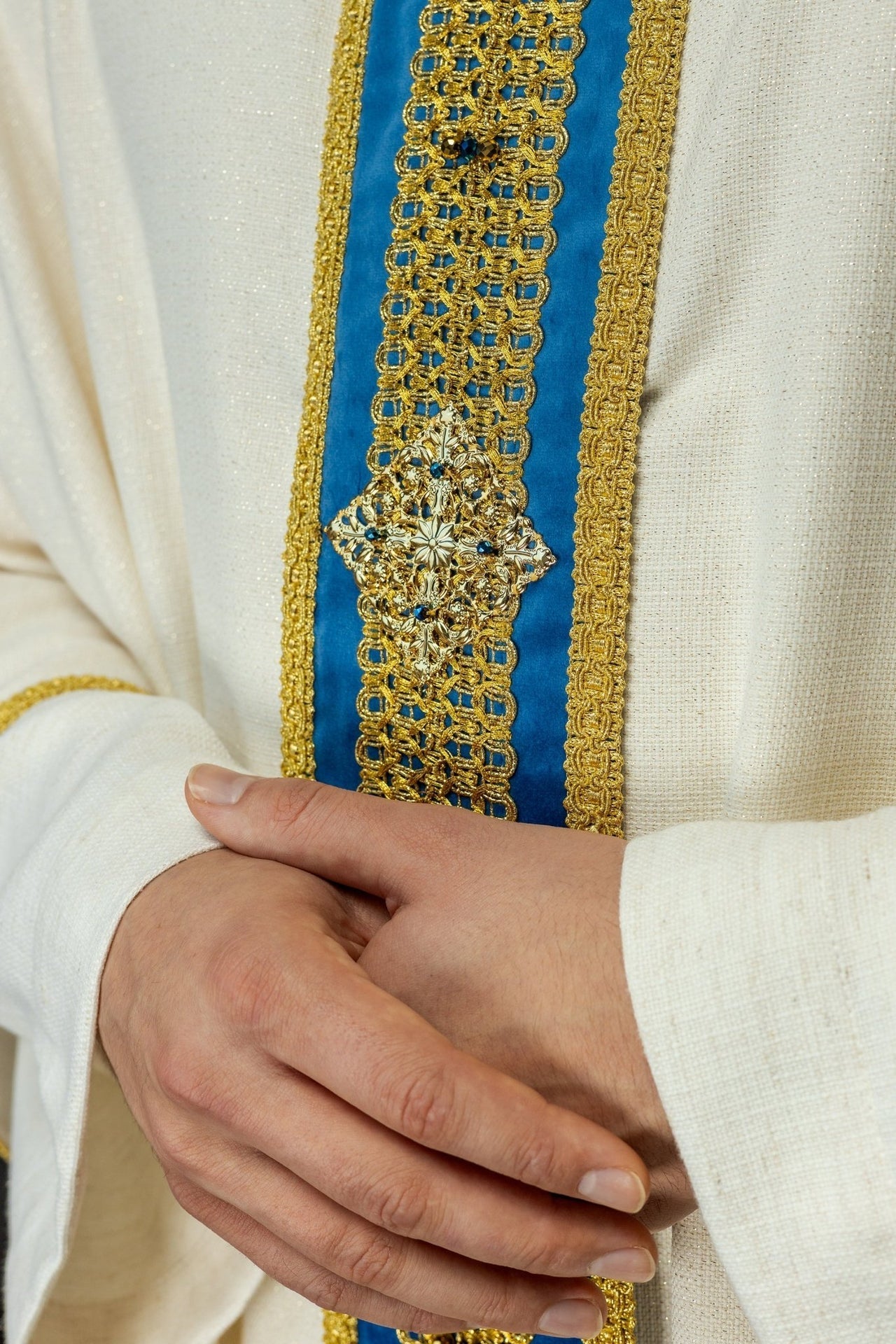 Ręcznie Robiony Ornat z Kamieniami Naturalnymi - Polski Haft Handmade - SZATYLITURGICZNE.PL
