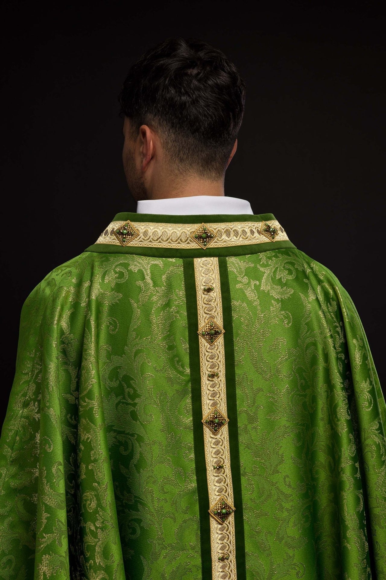 Ręcznie Robiony Ornat z Kamieniami Naturalnymi Premium - Kolekcja Handmade - SZATYLITURGICZNE.PL