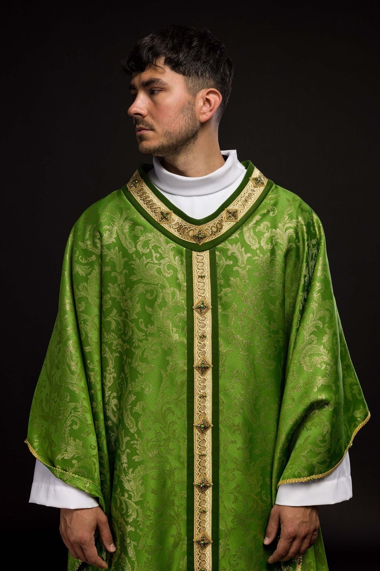 Ręcznie Robiony Ornat z Kamieniami Naturalnymi Premium - Kolekcja Handmade - SZATYLITURGICZNE.PL