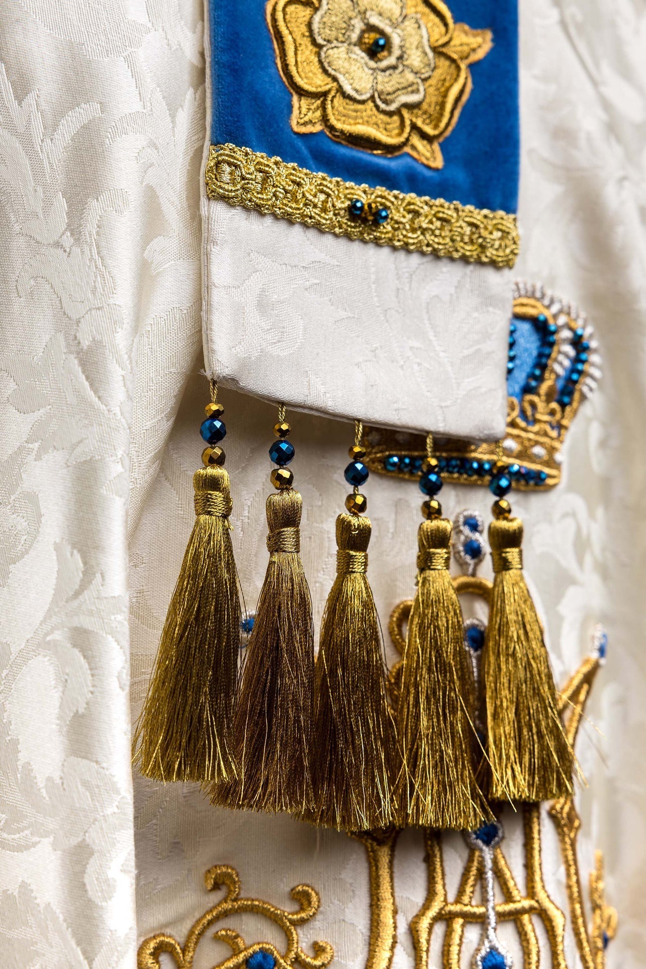 Ręcznie wykonana mitra maryjna z naturalnymi kamieniami Handmade 9006 - SZATYLITURGICZNE.PL