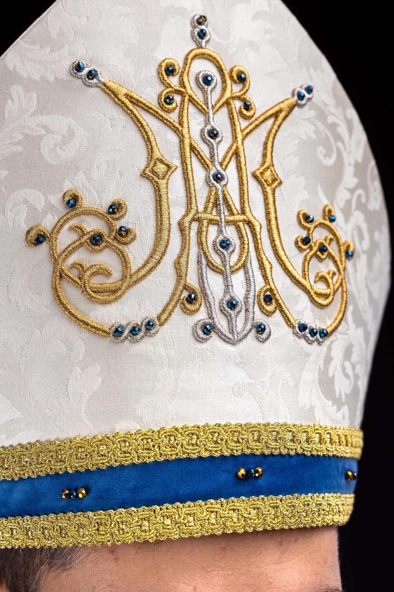 Ręcznie wykonana mitra maryjna z naturalnymi kamieniami Handmade 9006 - SZATYLITURGICZNE.PL