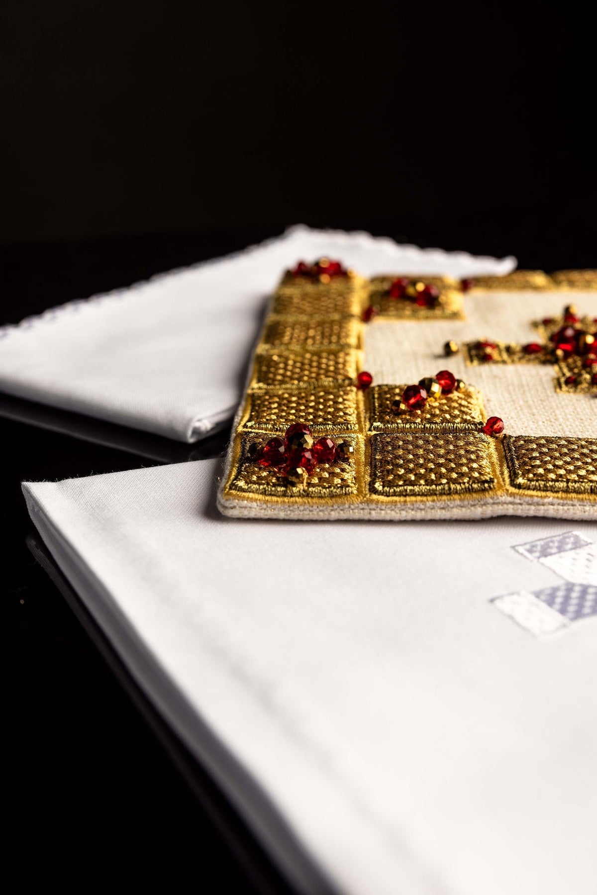 Ręcznie wykonany komplet kielichowy z naturalnymi kamieniami Handmade 5011 - SZATYLITURGICZNE.PL