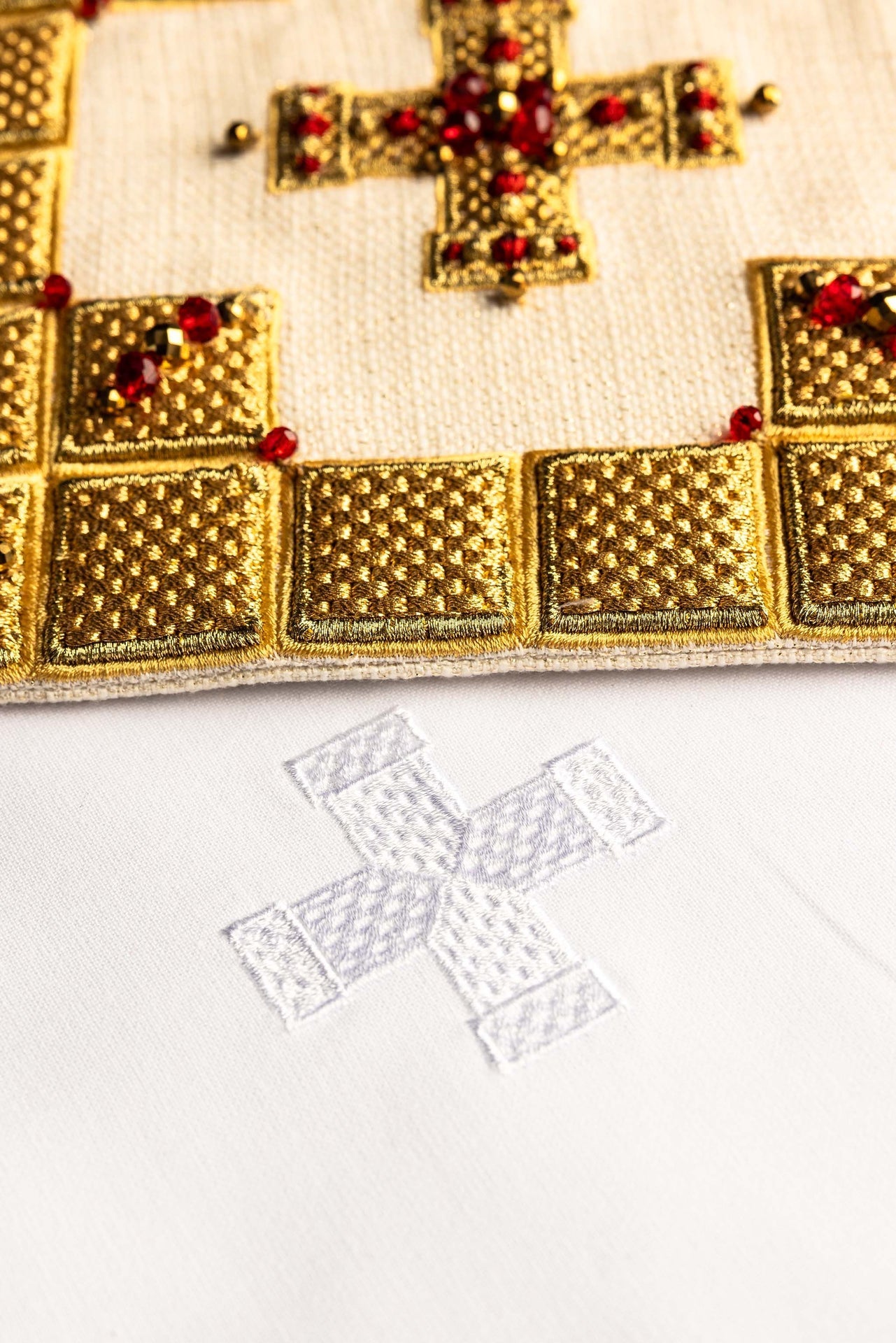 Ręcznie wykonany komplet kielichowy z naturalnymi kamieniami Handmade 5011 - SZATYLITURGICZNE.PL