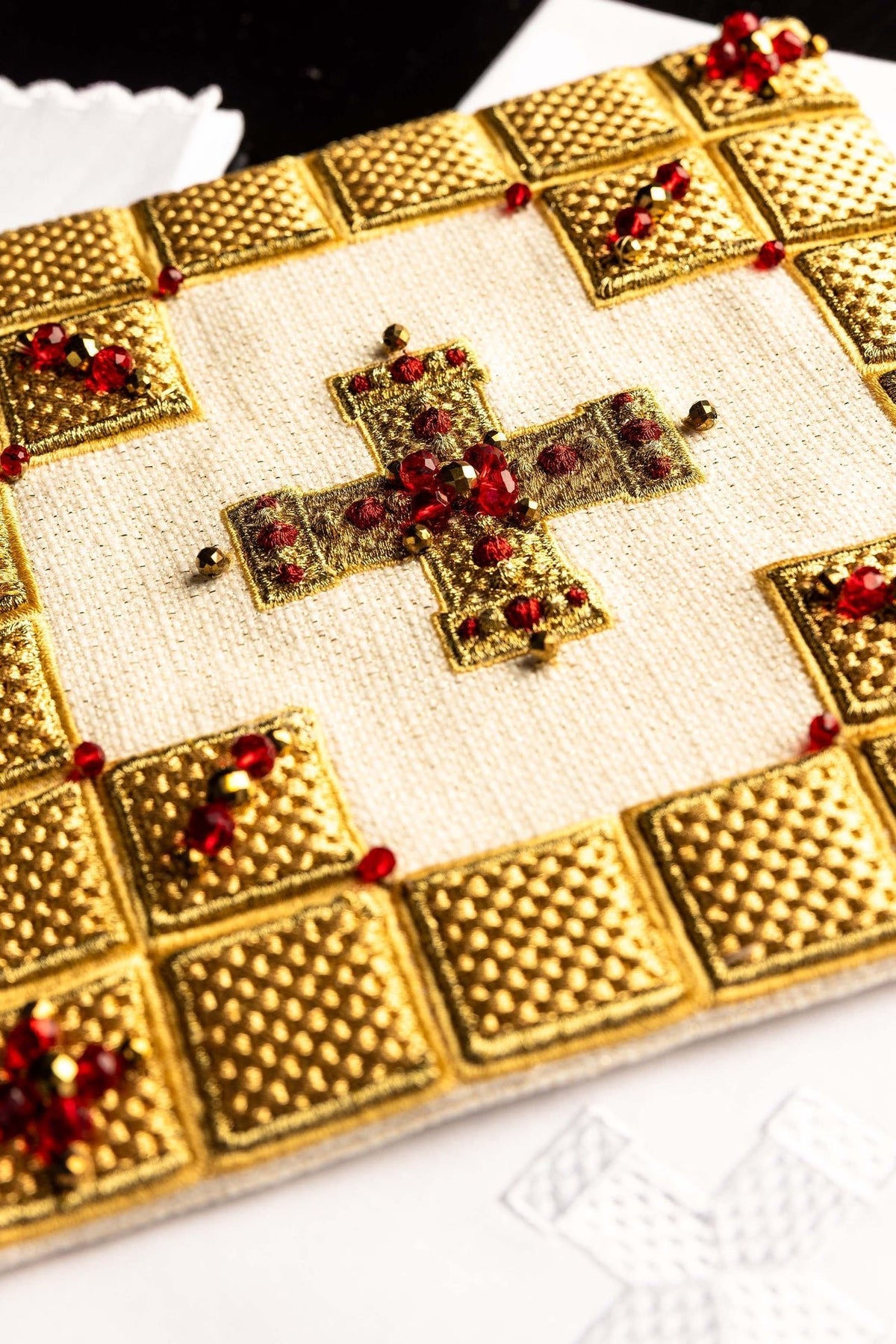Ręcznie wykonany komplet kielichowy z naturalnymi kamieniami Handmade 5011 - SZATYLITURGICZNE.PL